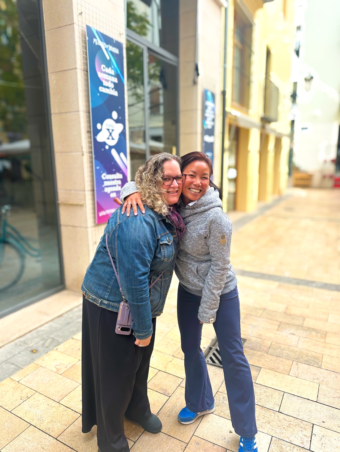 Once again, a familiar face!
Melanie visited us for the fifth (!!) time — but this round she brought the wonderful Doenja along! 🧡
June and Melanie go way back — 26 years! They both studied Tourism. During their internship, fate brought them together in beautiful Zeeland, the NL, where they worked at a holiday park. Melanie dreamed of joining the animation team, while June had her heart set on working at the front desk. Things didn’t go exactly as planned… but since both girls were curious about each other’s departments, they ended up hanging around together all the time anyway.
Melanie loved helping out voluntarily with the animation team. When June was entertaining kids in the blazing sun dressed in an overheated bunny costume… Melanie was running craft activities. They hosted kids’ bingo, bowling sessions, and even danced on tables together with excited children bouncing all around them. 💃
And then… the legendary end-of-season Playback Show (make sure you swipe to the end for the iconic 1999 photo!).
Planning it last minute (with shaky nerves) turned into magic. When someone from the team suddenly decided to roll dramatically down a tall staircase to “literally break into the scene,” everything exploded into chaos in the best possible way. Filled with improvisation and finished with a standing ovation from hundreds of kids and parents.
Melanie is completely in love with Valencia. She’s built friendships here over the years and drags all her lovely friends, like Doenja, along to “her little city.”
Fancy a little getaway yourself?
In just 2.5 hours you can be soaking up sunshine, just like Melanie and Doenja… surrounded by history, sea, beach vibes… and delicious cocktails in a wonderfully cozy December Christmas atmosphere!
Tours in DE/EN/ES/IT/FR/NL
.
.
#gezelligfietseninvalencia #valencia #gezelligvalencia #fietstour #biketour #hiking #hikinginspain #fietseninvalencia #weekendjeweg #cargobike #getinvolvedvalencia #bezienswaardighedenvalencia #bikerental #nederlandsegidsinvalencia #bezienswaardighedenvalencia #citytripvalencia #stedentrip #fietstocht #thingstodoinvalencia #visitvalencia #highlightsvalencia #tapastour #paellacookingclass