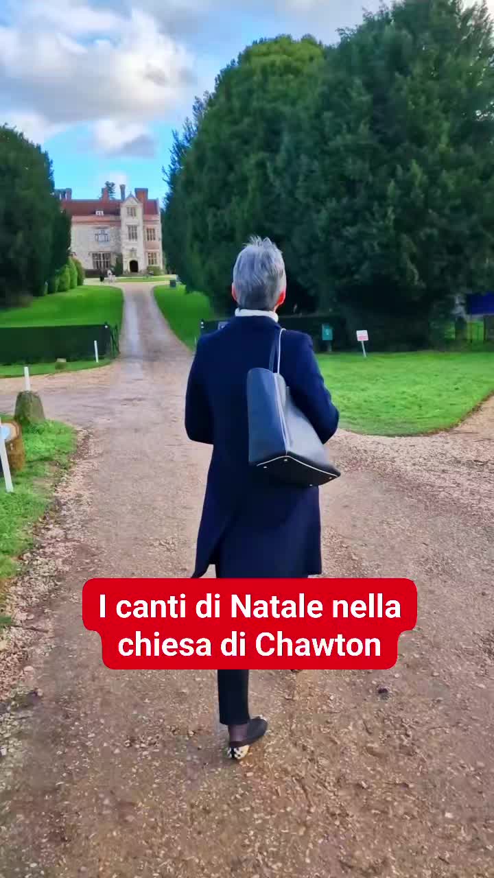 Anche quest'anno ho avuto il piacere di unirmi al coro del nostro villaggio per il tradizionale Carol Service che si è tenuto domenica nella piccola chiesa di Chawton.
Il Carol Service è una delle tradizioni natalizie tipiche della Chiesa Anglicana: una funzione religiosa che unisce letture della Bibbia e del Vangelo ai tipici canti di Natale, le famose "carols".
A me è sempre piaciuto cantare e anche in Italia facevo parte del coro della parrocchia che cantava alla messa di Natale. Devo dire però che le carols sono particolarmente belle, quindi partecipo sempre molto volentieri a questa tradizione, che è ancora molto diffusa nei villaggi della campagna inglese.
E poi è anche un modo per contribuire alla vita comune del nostro villaggio.
A voi piacciono i canti inglesi di Natale? E avete mai cantato in un coro?
#passionecampagnainglese #tradizione #carols #cantidinatale #natale #atmosferanatalizia #cultura #carols #carolservice #villaggio #campagna #campagnainglese #tradizionidinatale #villagelife #countrylife #countryliving #nataleininghilterra #christmas