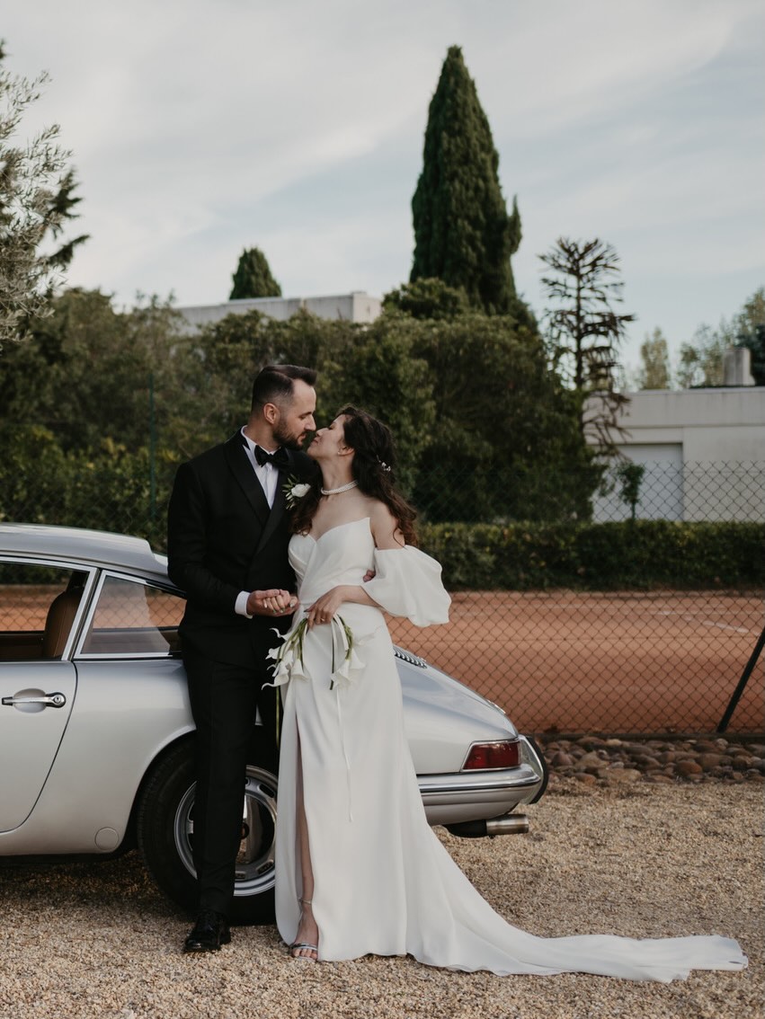 De beaux mariés, une belle voiture = photographe heureuse. Bon ne serait-il pas temps de partager les merveilles de la saison? Vous savez quoi ça fait tellement longtemps que je n’ai pas posté que je savais même plus comment faire avec la mise à jour 🤣😱