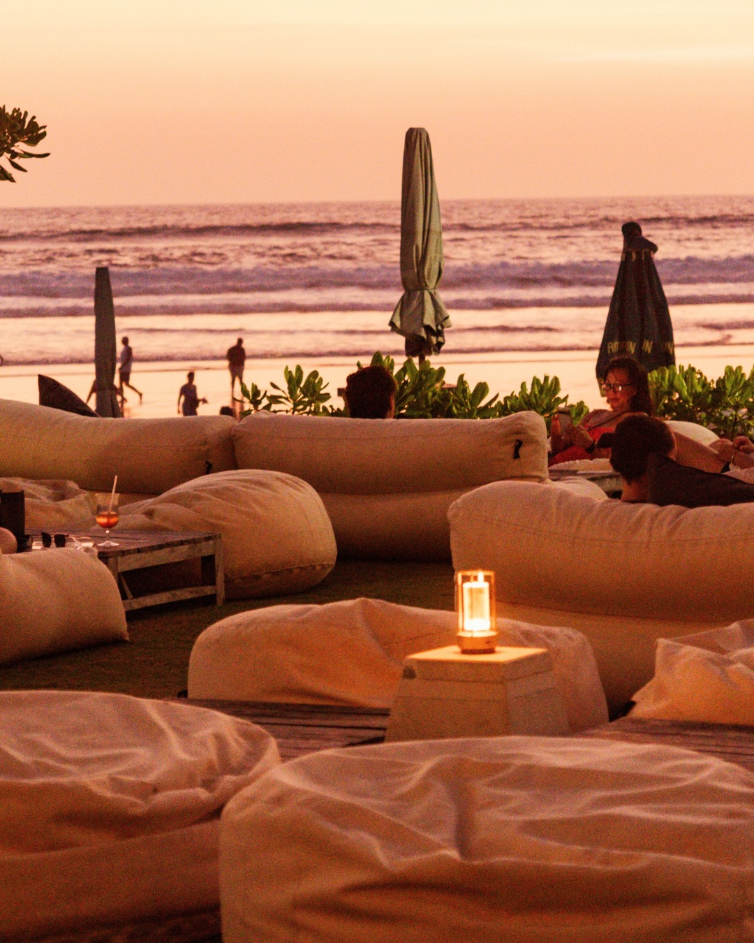 Iconic thatch, endless palms, and a cocktail poured just for this light. Walk in, find your comfortable corner, and watch the ocean glow. This is the simple ease of Sunset Beach.