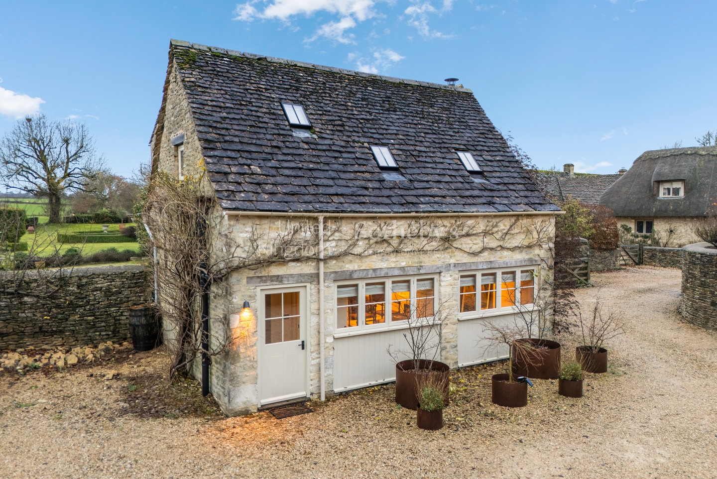 Do you have guests for Christmas? Wouldn’t you love them to have separate, cosy accommodation just as beautiful as your main house ? Here are just three of the properties we have with gorgeous guest spaces.
One in Ledwell near Soho Farmhouse
One in Stratton near Cirencester and
One in Whichford near the new Norman Knight Pub
Which one would you choose ?
For more details call 07961 257559 or click the links in our bio.
#familytime #homefromhome #annex #villagelife #oxfordshire #warwickshire #gloucestershire #barnesproperty #uksothebysrealty