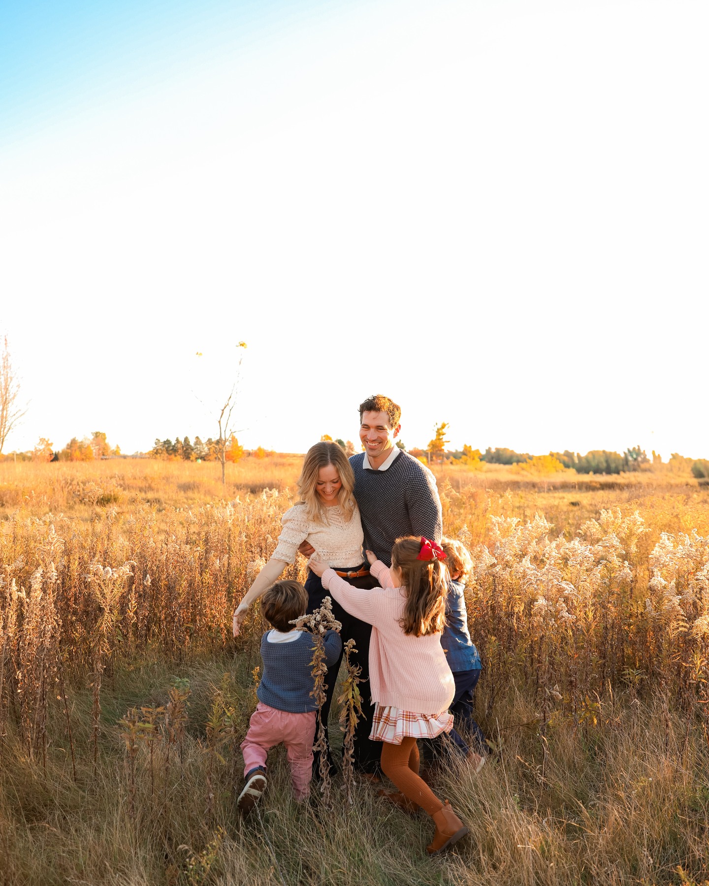 All holiday card sessions are out! Here's to another beautiful season of sessions made magical by the love of all these sweet families! ❤️