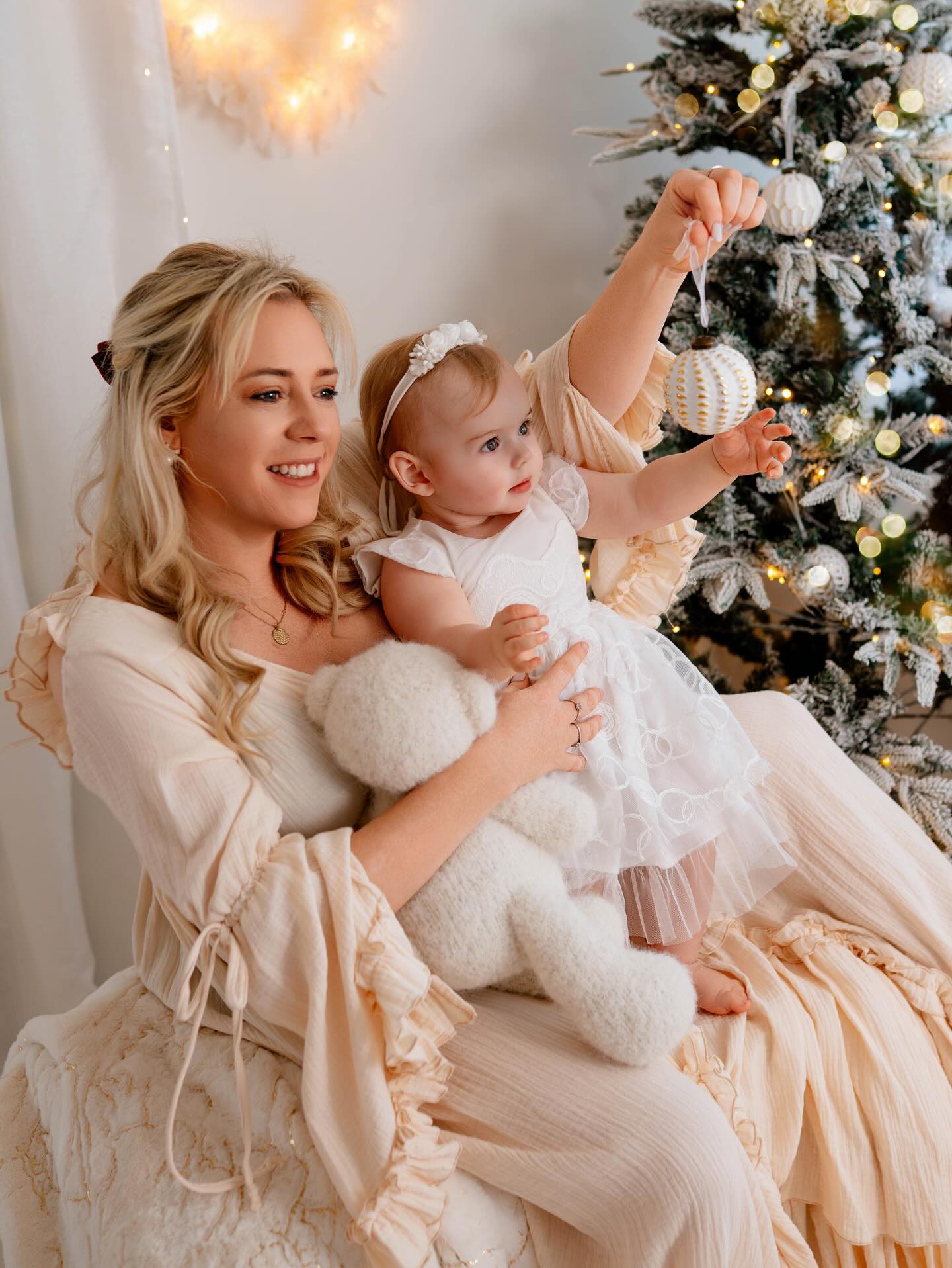 Time to choose your Xmas pics! The sooner the better… let’s save each other the stress 😂🎄.
.
„Zeit, eure Weihnachtsfotos auszuwählen! Je früher, desto besser… ersparen wir uns beiden den Stress 😂🎄“.
.
.
.
.
.
Newborn, Family & Maternity Photographer in Zürich area | Ksenia Photography
.
.
Neugeborenen-, Familien- & Schwangerschaftsfotografin im Raum Zürich | Ksenia Photography
.
.
.
.
#motherhood #zurich_switzerland❤️ .
#chrismas #swissphotographer # #dearphotographer #zurich #switzerland🇨🇭 #ourcandidlife #todler #magicofchildhood #momtogs #littlesweetie #thechildrenoftheworld #littledreamers #childportraits #pixel_kids #simplychildren #enchantedchildhood #dearestviewfinder #let_there_be_delight #letthemexplore #wildandbravelittles #the_gallery_of_magic #the_sugar_jar #parenthood #parenthood_moments #xmasmarkets #childhoodunplugged #xmasvibes