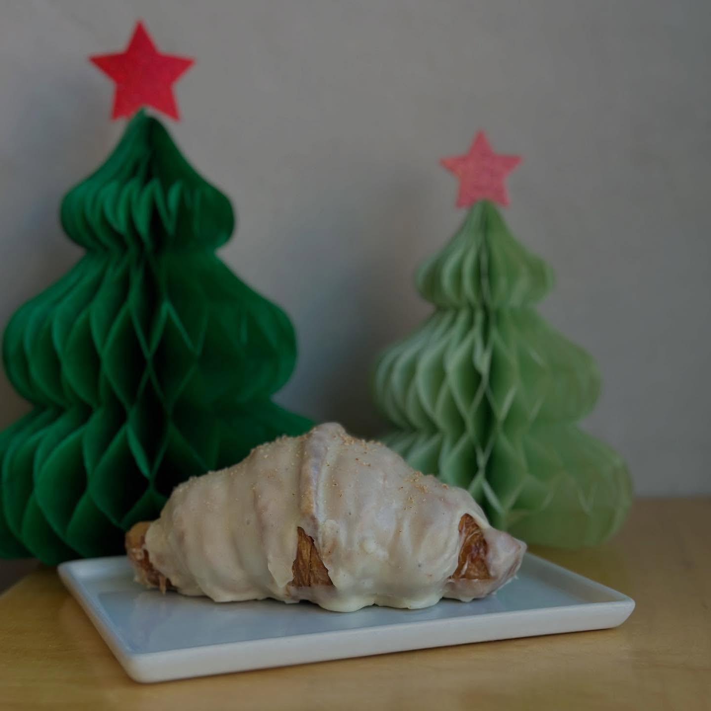 Happy Holidays! 231 West’s gift to you is a special eggnog glaze on our glazed croissants and monkey bread. This special will only be available through the month of December, so get it while you still can! 🥐🎄🎁