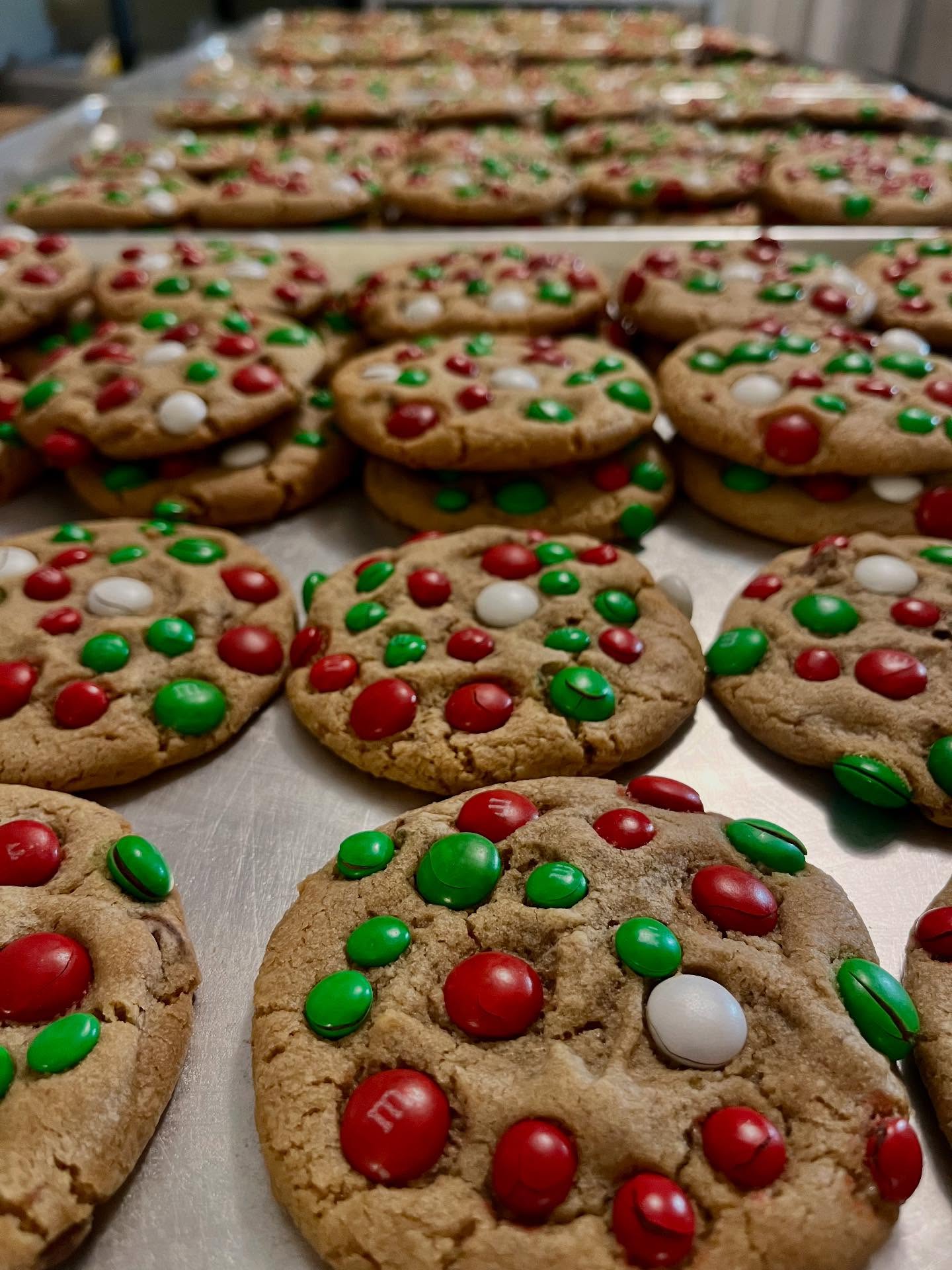 Before the last holiday order is delivered on December 23rd, I will probably have baked at least 6000 cookies! I’ll do a count when I have a minute … When will that be??? 😂❤️