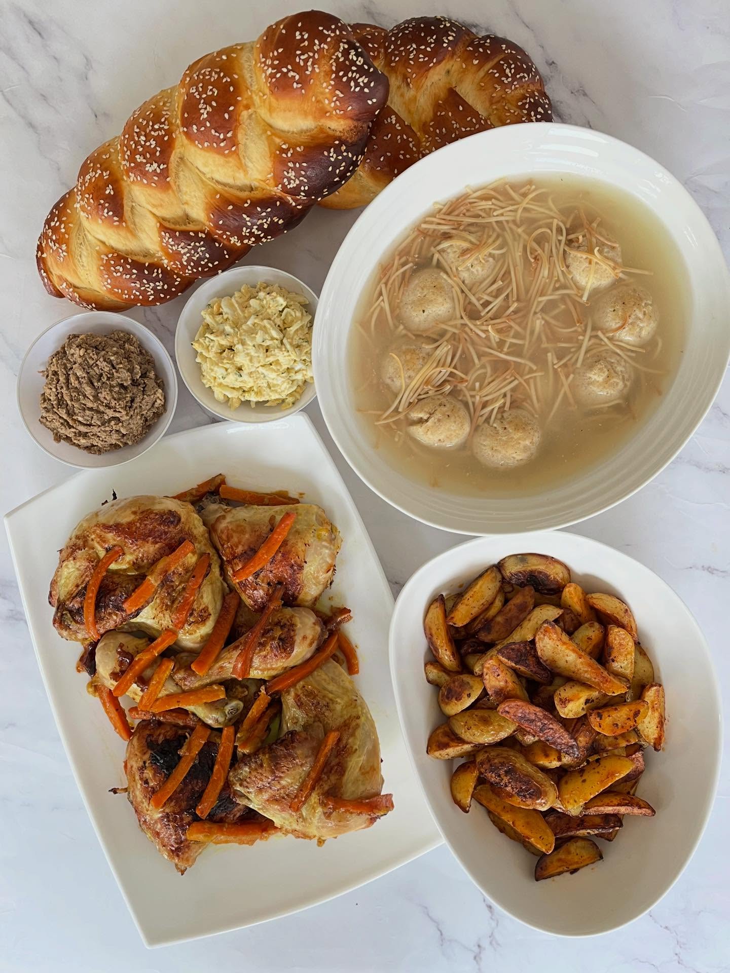 Ashkenazi Shabbat Meal
Chicken Soup with Kneidlach & Lokshen
Chopped Liver
Egg & Onion
Roast Chicken & Carrots
Roast Potatoes
Challot
#shabbatmeal #ashkenazifood #deliveredtoyourdoor #koshercateringlondon #londonkoshercaterer