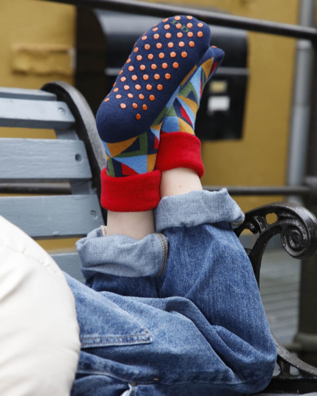 Sauts, courses, cabrioles.
Avec les antidérapantes Doré Doré, chaque aventure devient plus sûre.
#doredore