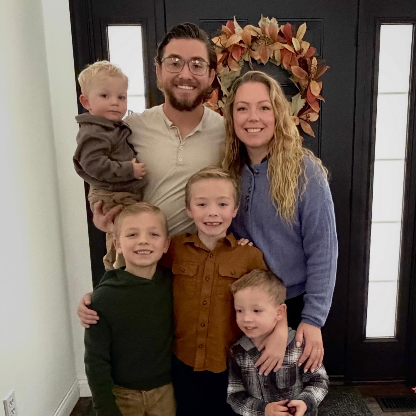 Happy Thanksgiving from the hectic Harvey family 🤎