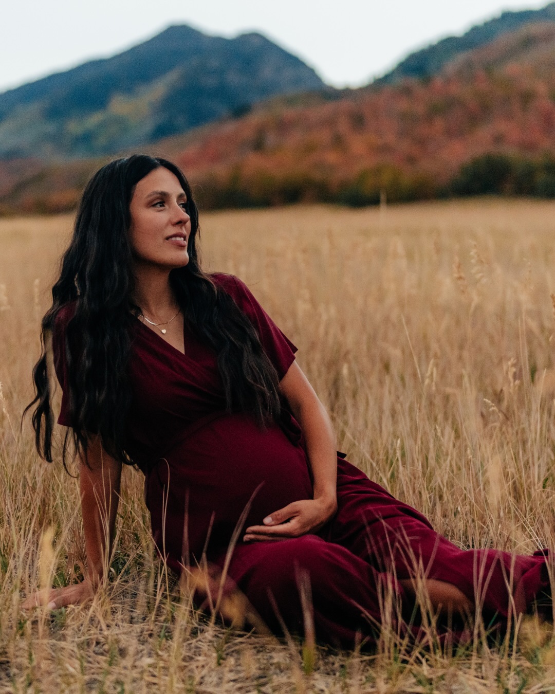 Family is where life begins and love never ends.
I love taking photos for friends and capturing their special moments in life. These photos are absolutely the Smoots. Sydney laughing and kicking off her shoes, Lou being silly and running around with Charlie, big loves from Jade, and Charlie trying his best to pass off as a human. 😆 I can’t wait to see how their family evolves with a new little one on the way! 🥰