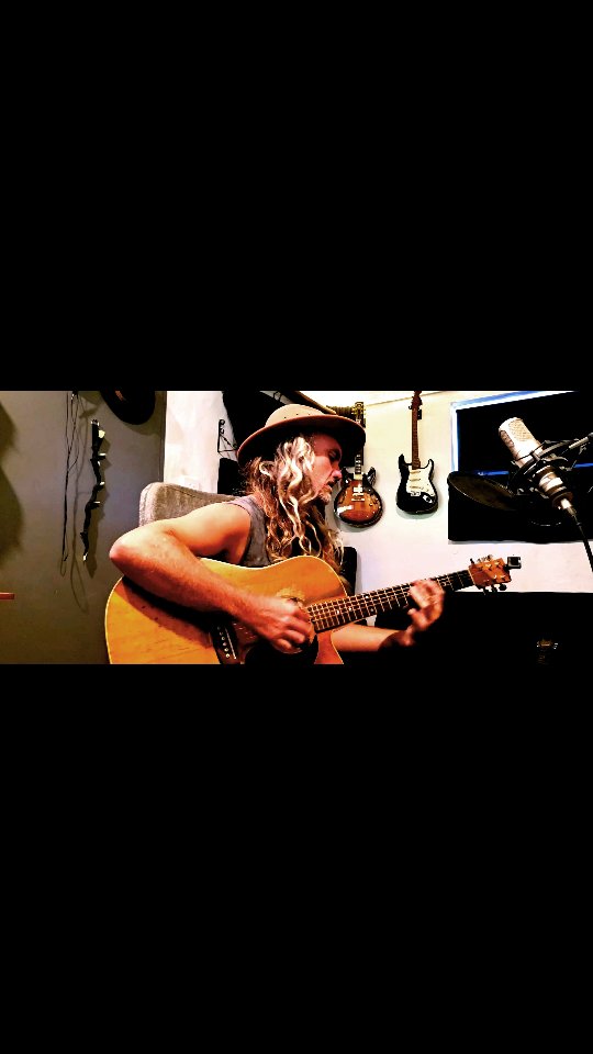 @petemurraymusic the legend is looking for artists to play support on his #longingtour tour. I'm keen brother. Happy Love :)