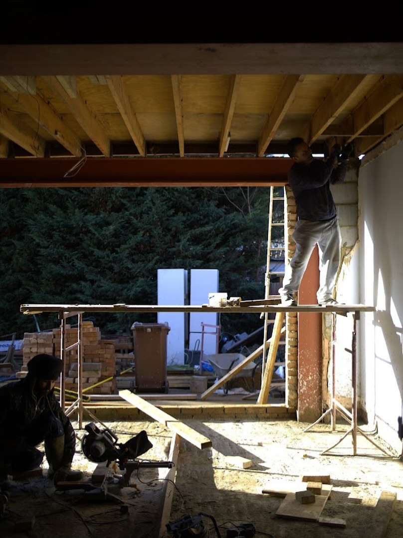 Progress continues at our Edgware project. The floor has now been fully levelled and first fix electrics were completed last week. This week we’ve moved straight into plasterboarding, with underfloor heating pipework and plastering scheduled for completion within the next 7-14 days.
Strong momentum from the team on site as always.
SOHO Developments | High-end residential extensions, loft conversions & full refurbishments