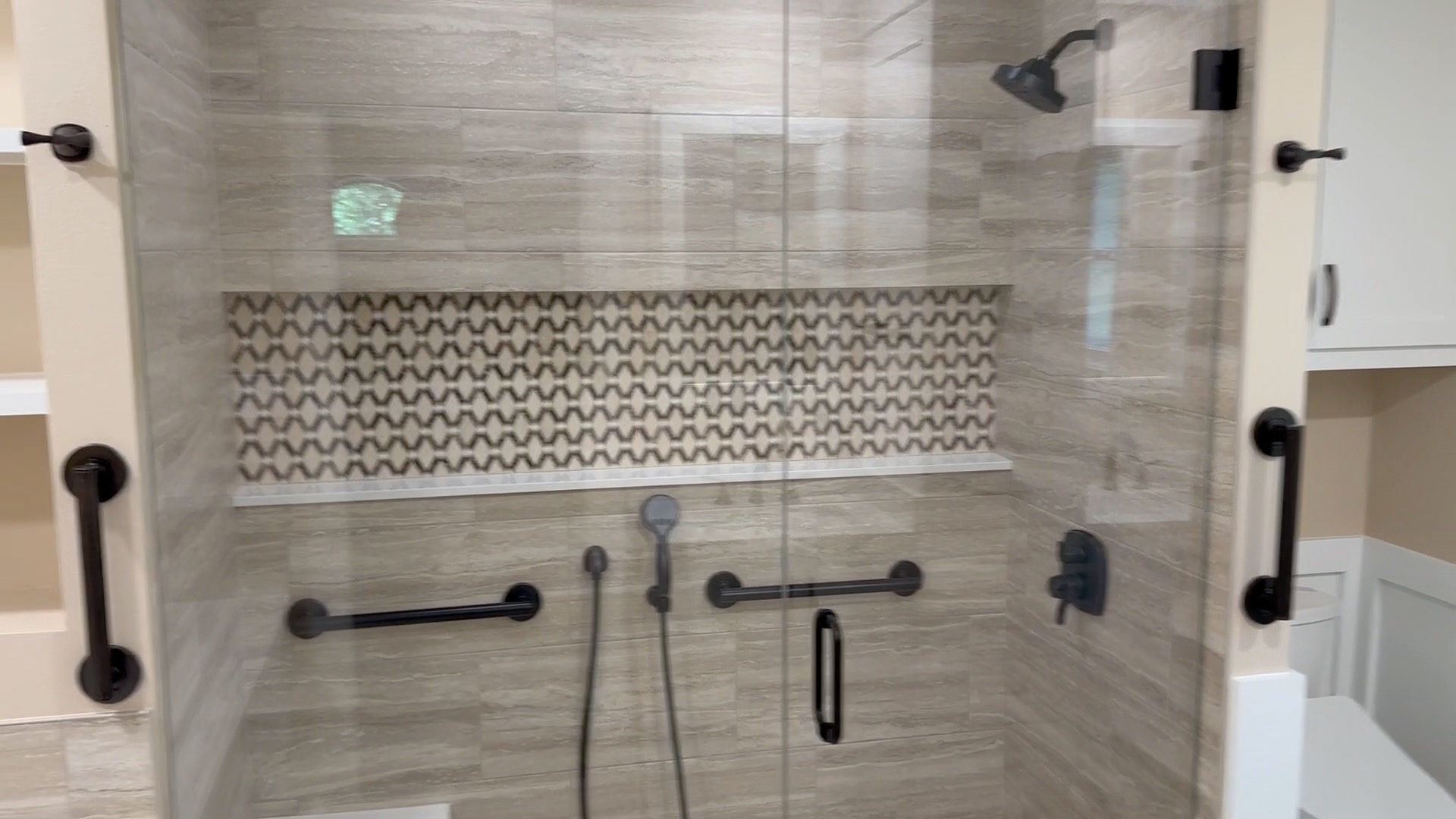 Post Oak master bathroom video showcasing all the tunable/dimmable LED lights, medicine cabinets, and soft close doors and drawers.
#abovestandardsllc #postoakproject #centralarkansasremodeling