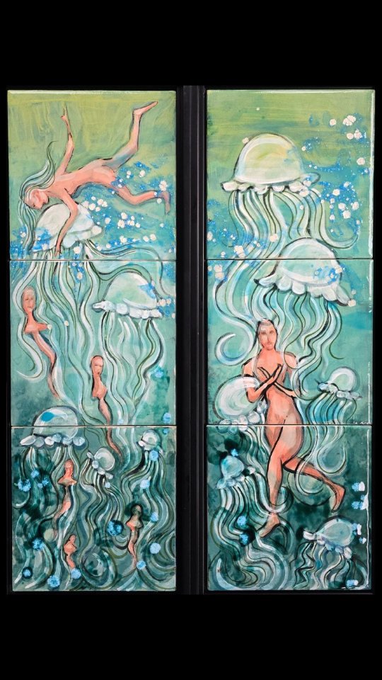 "Floating In Jelly 1 & 2" Tile mural process from inspiration through the final kiln fire. This piece is part of my current show "Watermarked " at the Greater Concord Chamber of Commerce in Concord NH. A @nhartassociation off site exhibit on view through 01/13/2025
🖌🎣🎨🔥
#fishart #nhart #fishartist #jellyfish #tileartist #tilemural #nhartist #floating #ocean #thebeginning #underwater_world_ #lovethesea #underwatermysteries #newhampshireartist #newhampshireoutdoors #kilnfired #tileart