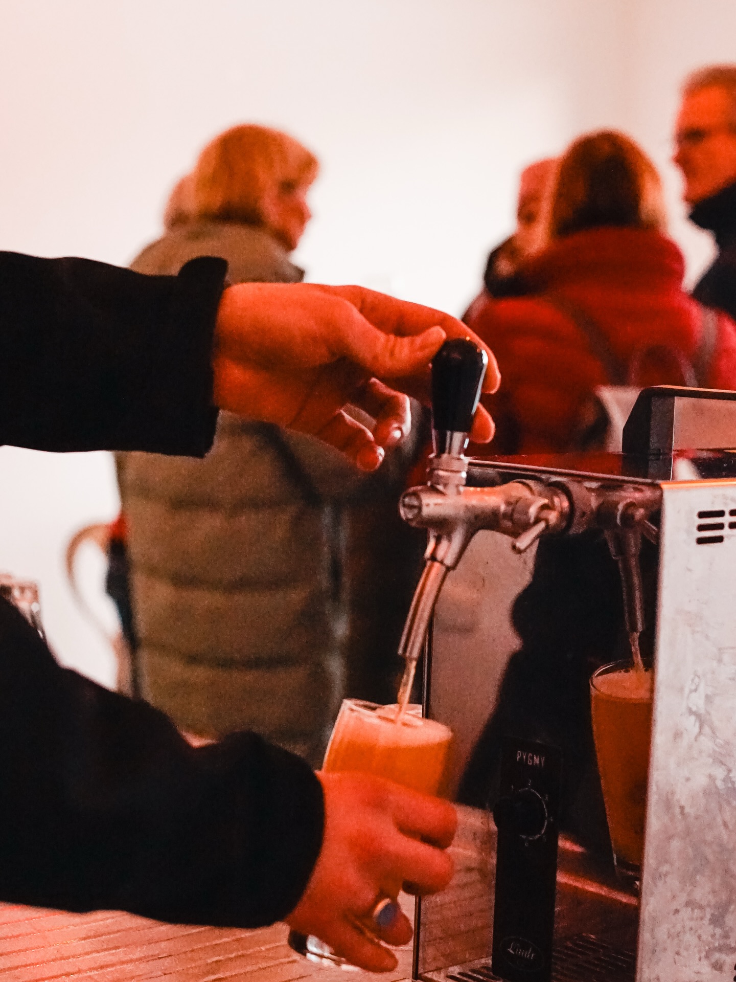 ✨ Danke, dass ihr bei unserem ersten VerSum Nikolausfest dabei wart! ✨
Wir hatten einen wundervollen Tag – vor allem dank euch. Eure Unterstützung und euer Besuch bedeuten uns wirklich viel.
🎄 Wir wünschen euch eine besinnliche Adventszeit voller Wärme, kleinen Freuden und gemütlichen Momenten.
🎁 Und falls ihr noch nach Weihnachtsgeschenken sucht: Wir haben liebevoll zusammengestellte Bundles, die sich perfekt zum Verschenken eignen. Einfach nachfragen!