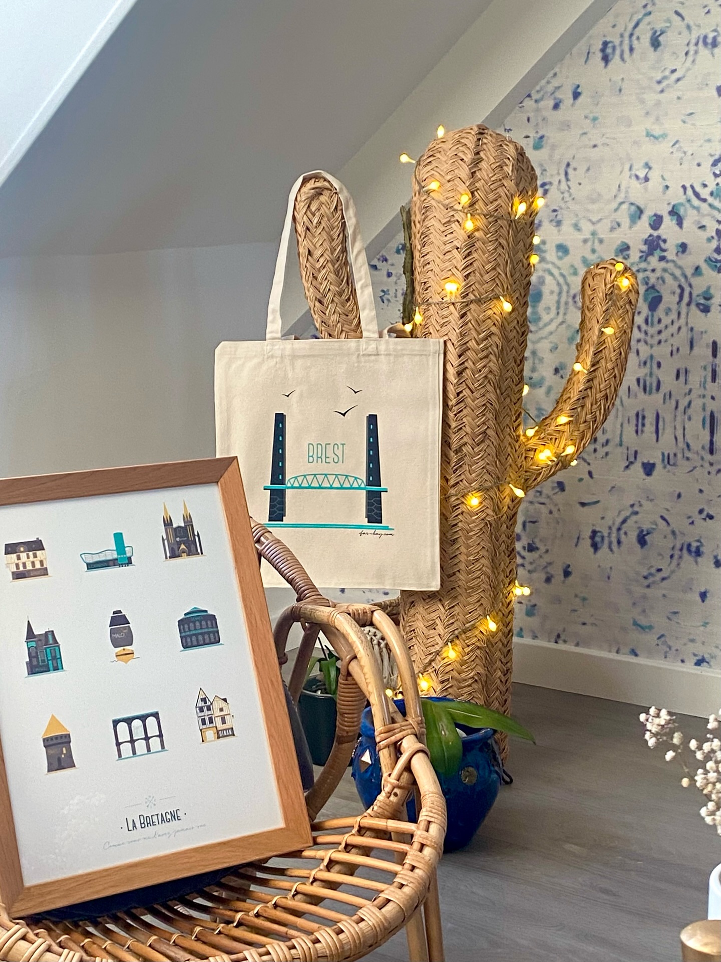 🎁 Demain, la Bretagne s’invite dans votre shopping de Noël 🎁
Nouvelle collection, couleurs bretonnes et inspirations locales au pop-up Far bay 🎄
On se retrouve :
⭐️ ce samedi 6 décembre, de 10h à 17h
⭐️ 21 rue Victor Hugo – Rennes (interphone Mark&Côme)
#farbayeditions #farbay #faitenbretagne #bretagne #rennes #ideecadeau #cadeaudenoel #popuprennes