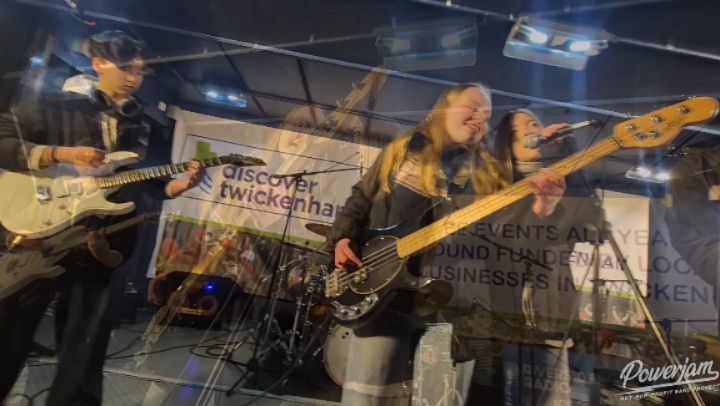 🎵It's Times Like These You Learn to Love Agaaain 🎶🎸!!! The 2nd Powerjam band onstage at the Christmas Light Switch On was 'Tomorrow's News' , newly formed in September - Swipe for their rock Christmas Carol!
#churchstreetwickenham #foofighters
A massive thanks to @discovertwickenham for the community event and @thisisriverside for the staging and radio broadcast!
#Notforprofit #powerjambands #musicnonprofit #twickenhamevents #powerjam #musiceducation #musicheals #bandclub #bandschool #grassrootsuk #youthmusic #ukrockschool #madtalk #schoolofrockuk #twickenhamcommunity #Richmonduponthames