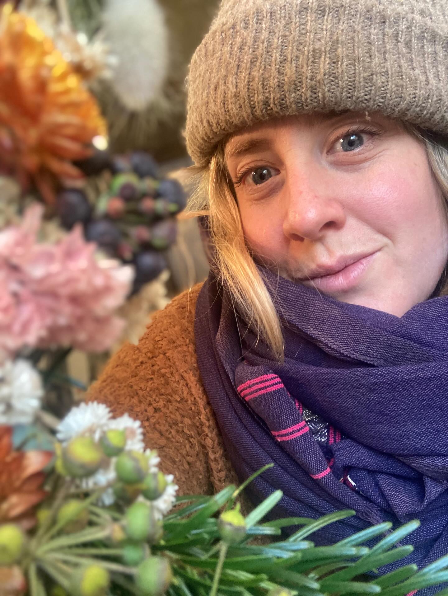 Making the last few wreaths for the market @potager_garden on Sunday 7th December. My very dearest @falmouth_shiatsu_qigong and @kittyhillier are holding the stall for me. They are true treasures and are supporting me to nourish my spirit and soul and be away. So look out for them selling my wares on Sunday 10.30am-4pm. X