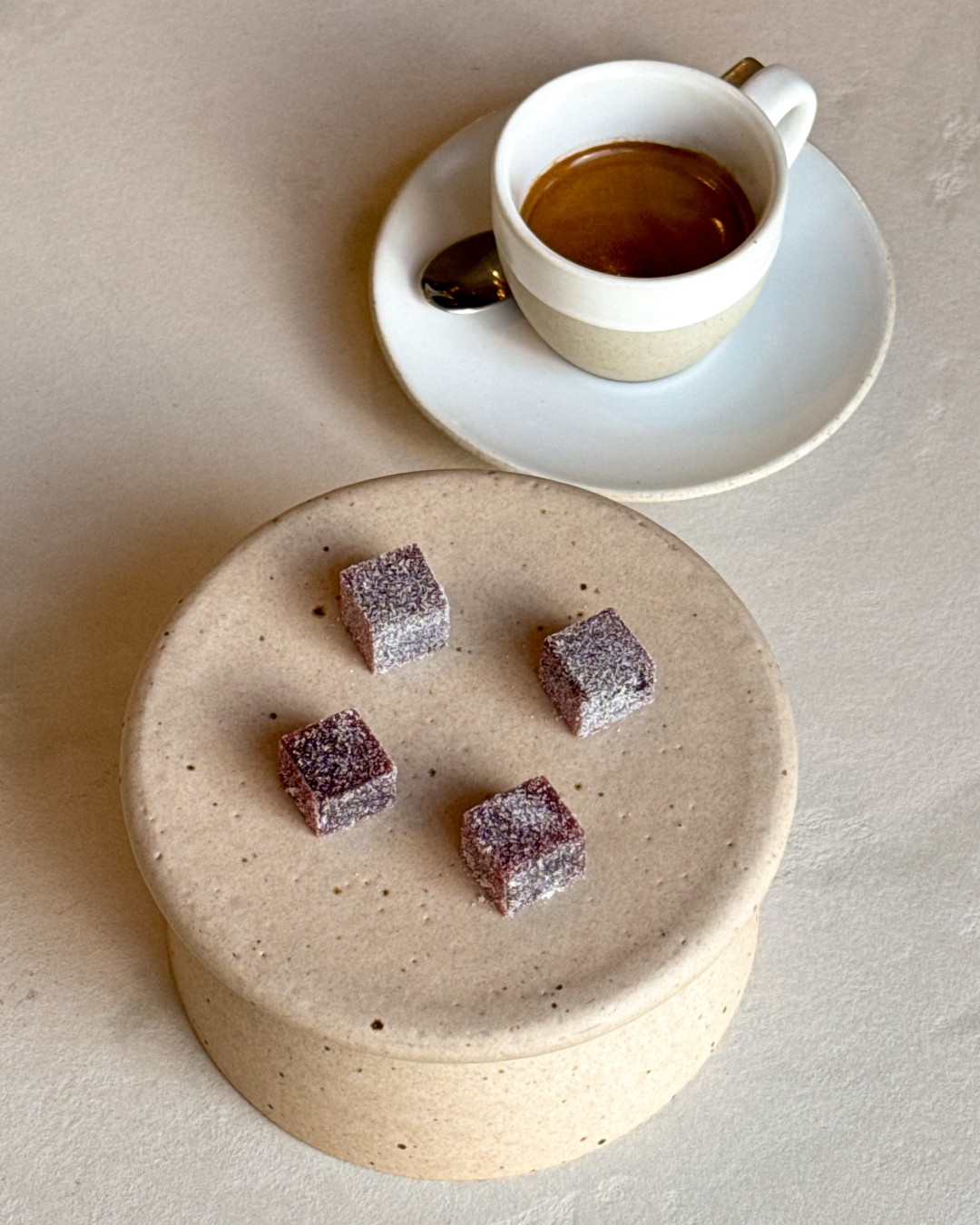 Soft, jewel-like bites of mulled-wine Pâte de fruits. Rich with winter berries, and finished with festive warm spices. Paired beautifully with an espresso by @uecoffeeroasters