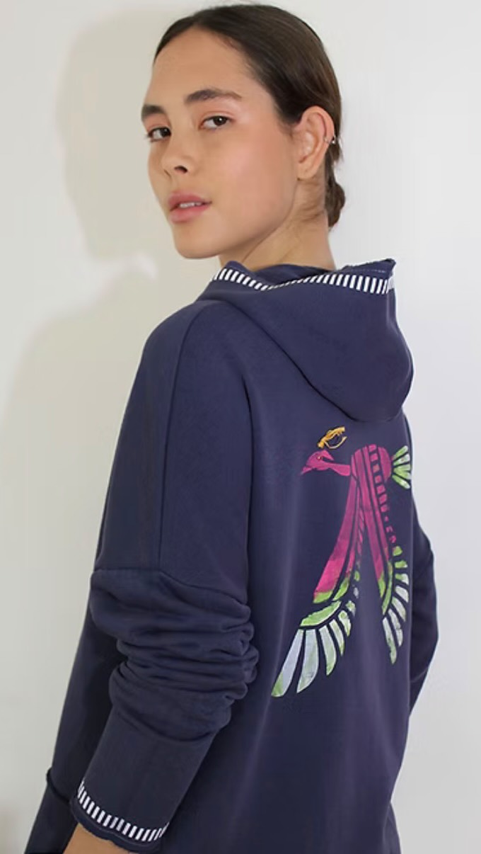 Final touch on the Firebird sweatshirt 🐦🔥 #birdprints #handmade #handmadefashionclothes #ecofriendlylifestyle #ecofriendlybusiness #shopsmallbiz #hoddiestyle