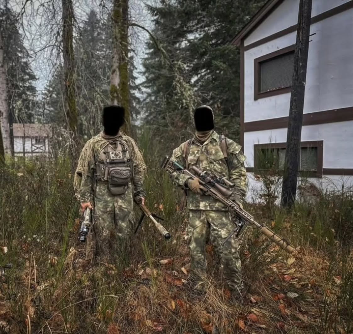 Our South Korean Sniper Brothers conduct field exercises while rocking the StalkLand Legacy Pattern 🤘🏻👊🏻🐍
@brookwoodcompanies @mmitextiles @tacticalconcealment