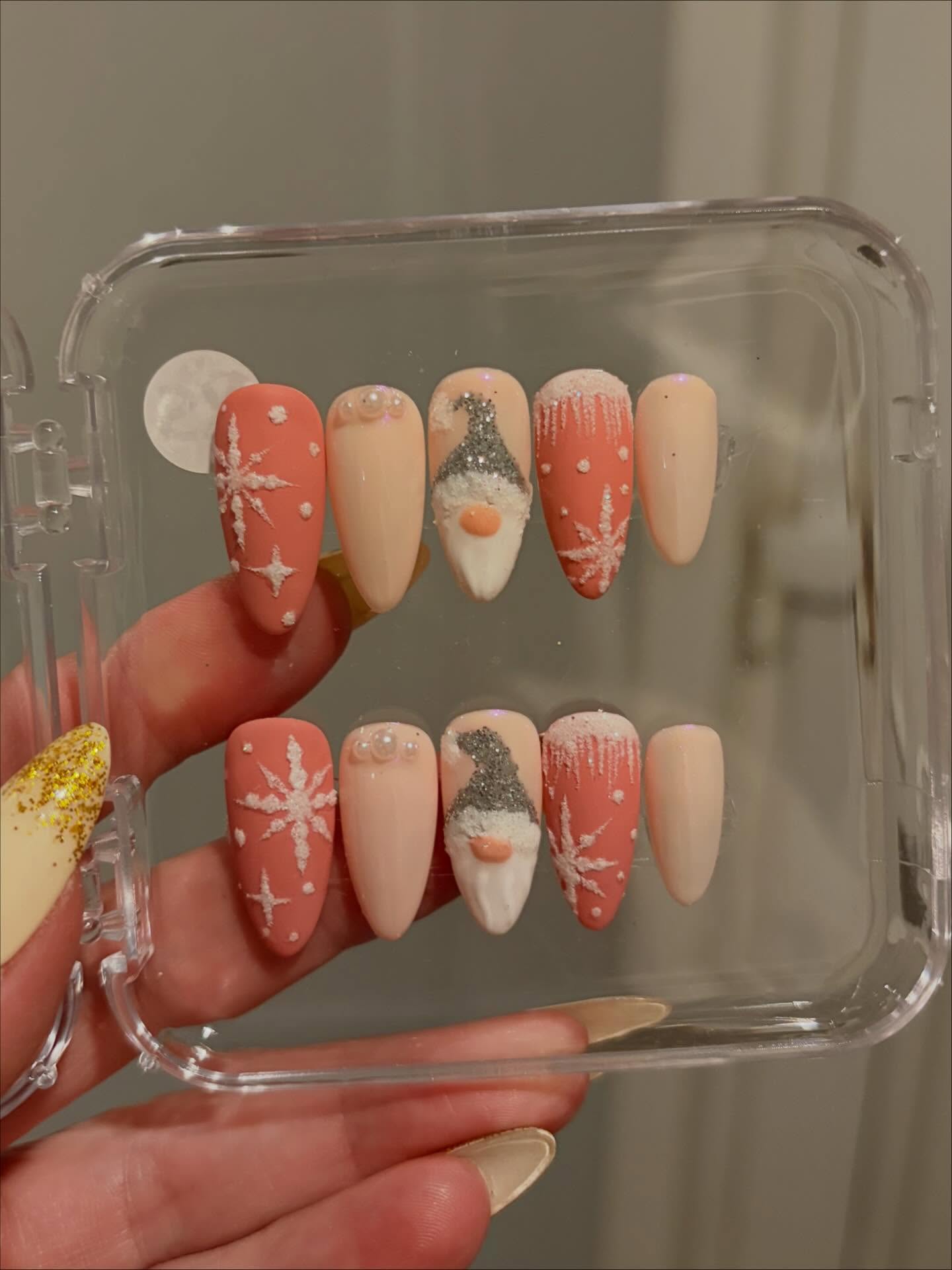 The cutest set ever 😍 Hand painted Custom Pink Christmas Gonk in size extra small. These were our first online order and are actually too cute for words get in touch if you’d like a custom set of Christmas nails #nailsnailsnails #nails #nailart #christmasnails #handpaintednails #gnome #christmas