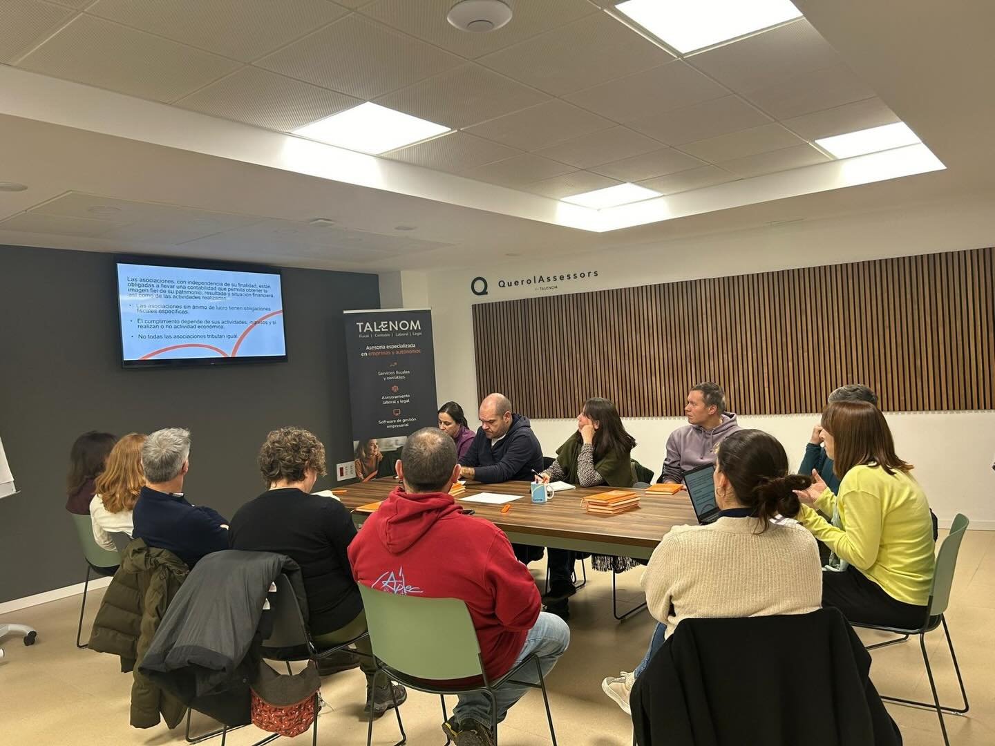 ✅ Compromiso con el territorio: encuentros para asociaciones en Morella y Vilafranca para hablar del Verifactu
Los días 2 y 3 de diciembre organizamos dos sesiones formativas en Morella y Vilafranca, dirigidas a asociaciones locales.
🔄 A pesar de los cambios de última hora por parte del Gobierno respecto a la entrada en vigor del Verifactu, seguimos adelante porque creemos en la importancia de apoyar a nuestros clientes y fortalecer el tejido asociativo.
💡 Durante las jornadas:
✔ Soluciones prácticas para mejorar la gestión interna
✔ Recomendaciones normativas para cumplir con la legislación vigente
✔ Herramientas útiles para aplicar desde el primer día
🙌 Gracias a todas las entidades que participaron y confiaron en @querolassessors y al equipo de Verifactu por su trabajo y esfuerzo.
➡ Seguiremos creando espacios que aporten valor y ayuden a crecer a las asociaciones.
#Asociaciones #Formación #Vilafranca #Morella #GestiónEficiente