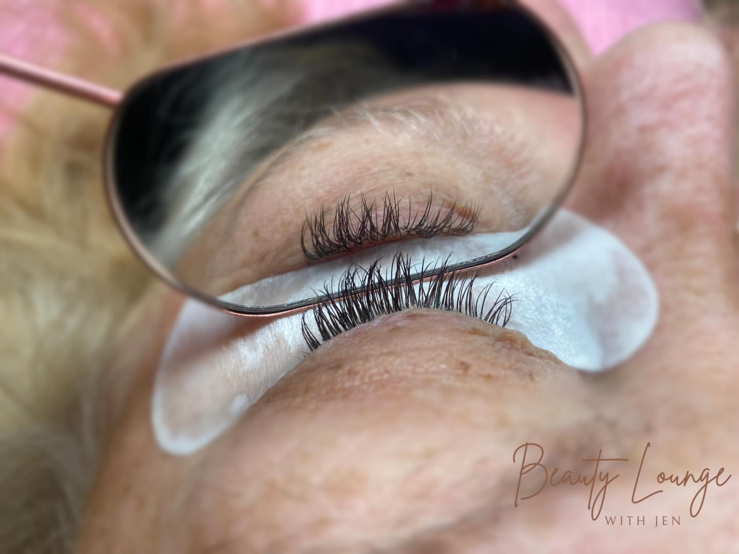 Another classic set using Espresso brown lashes. 💖
Proof that lash extensions don’t always have to be dramatic — but still be a statement.
(Swipe for before pic)
Book online for December slots whilst they’re still available.
#classiclashes #lashextensions #lashartist #bexley #london