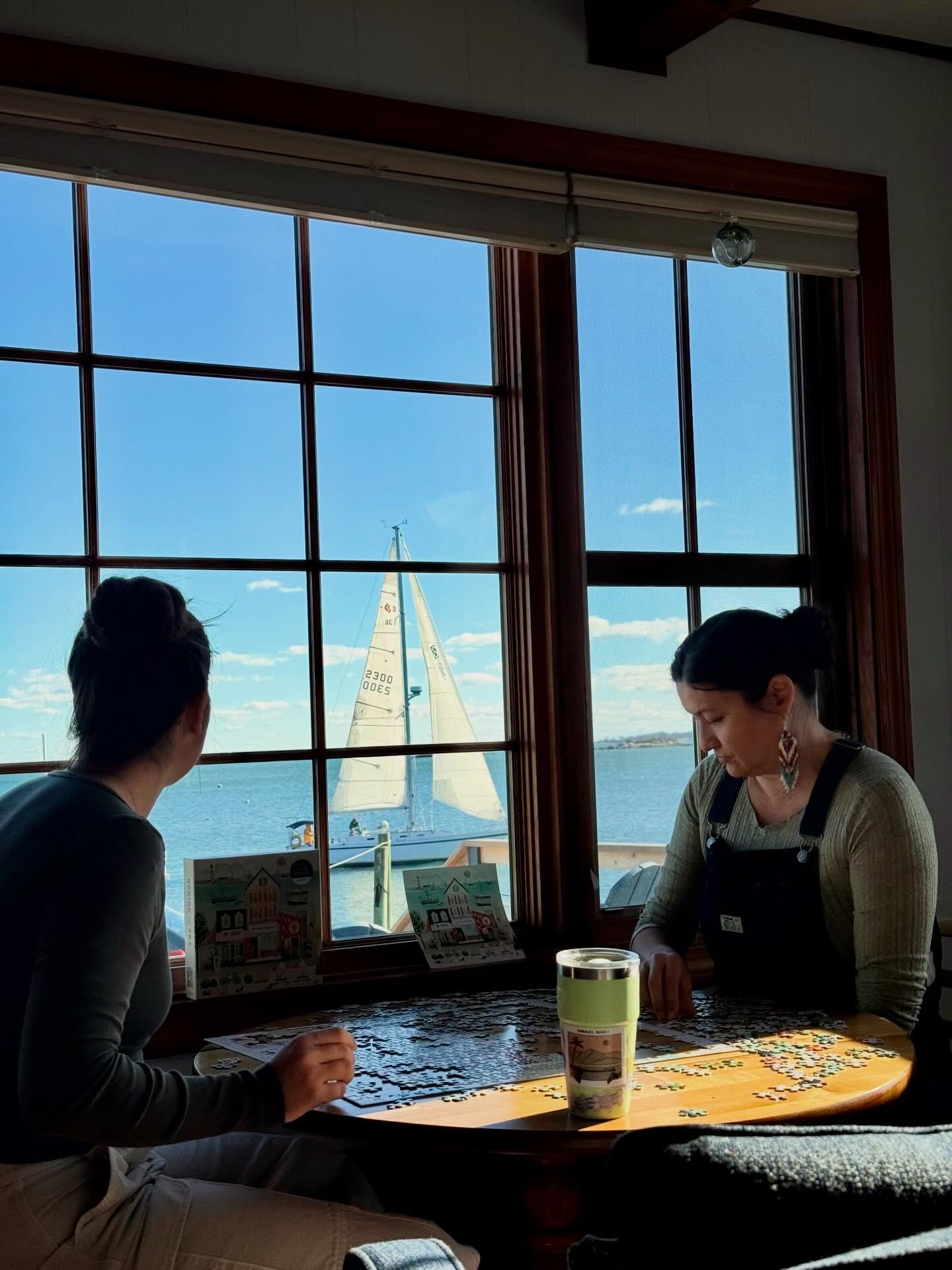 Fun times puzzling in Connecticut last week and some things I crocheted on vacay 🤗🧶🧩