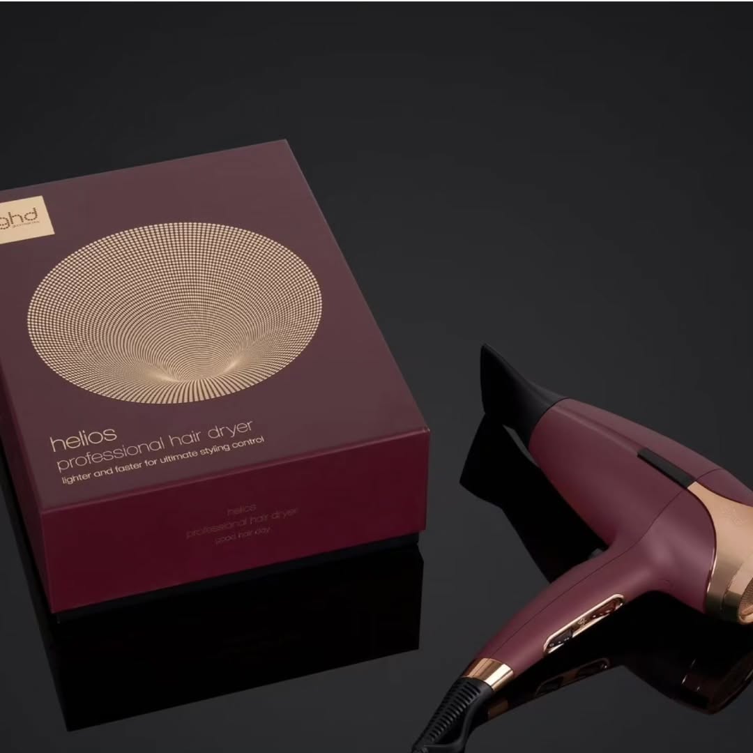 ✨ Il tuo styling professionale inizia da qui! ✨
Da TricoVita Parrucchieri è arrivato GHD Helios, il phon ultra-performante amato dai professionisti ✨
💨 Leggero, silenzioso e super potente
💎 Asciugatura più rapida
💁♀️ Capelli visibilmente più lisci e luminosi
Solo da noi, a 219€, con un OMAGGIO ESCLUSIVO:
🌟 Trattamento illuminante Huile d'Étoile per una chioma splendente, morbida e idratata.
Perfetto da regalare (o regalarsi 😉)
Disponibilità limitata! Scrivici per prenotarlo 💬