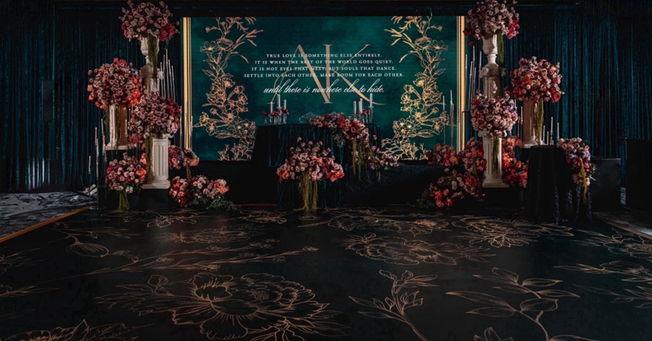 An Opulent floral Romance set against Rich Emerald Velvet
Design, decor & Florals @universaldecor
Venue @ariaconventioncentre
Screen/Floor design @digitallytailored @designerdancefloorsbc
DJ @aftershockroadshow
Beautifully captured by @paulreyatphotography
Our gorgeous Couple @karenx4x ap_10_g