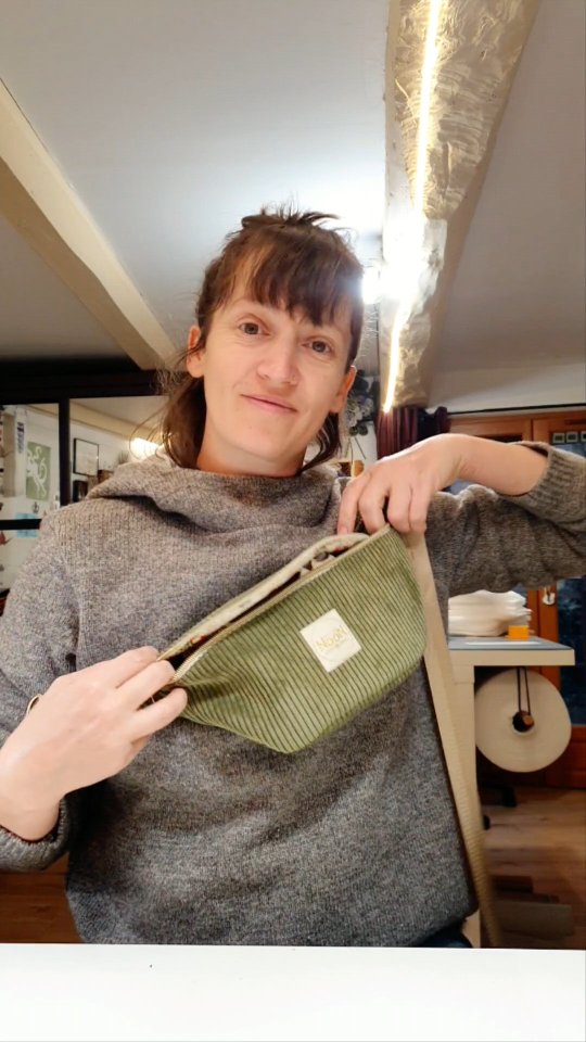 Prêtes pour une dernière danse avec moi avant mon prochain marché de Noël ?
Aujourd'hui on retourne quelques bananes ensemble.
Et le bonne nouvelle c'est qu'elles seront toutes à retrouver samedi 6 et dimanche 7 décembre sur mon stand au marché de Noël des créateurs du cours Julien.
Dis moi laquelle tu préfère en commentaire 😘