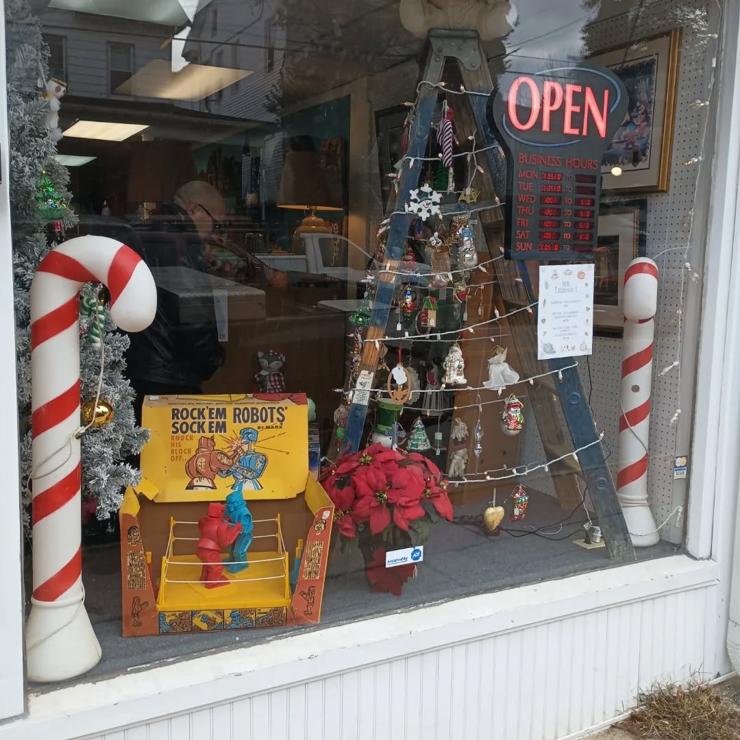 We are OPEN! Small business Saturday sales going on now, until 3pm! #redlionsbs #shopsmallshoplocal #thriftsonmane #smallbusinesssaturday