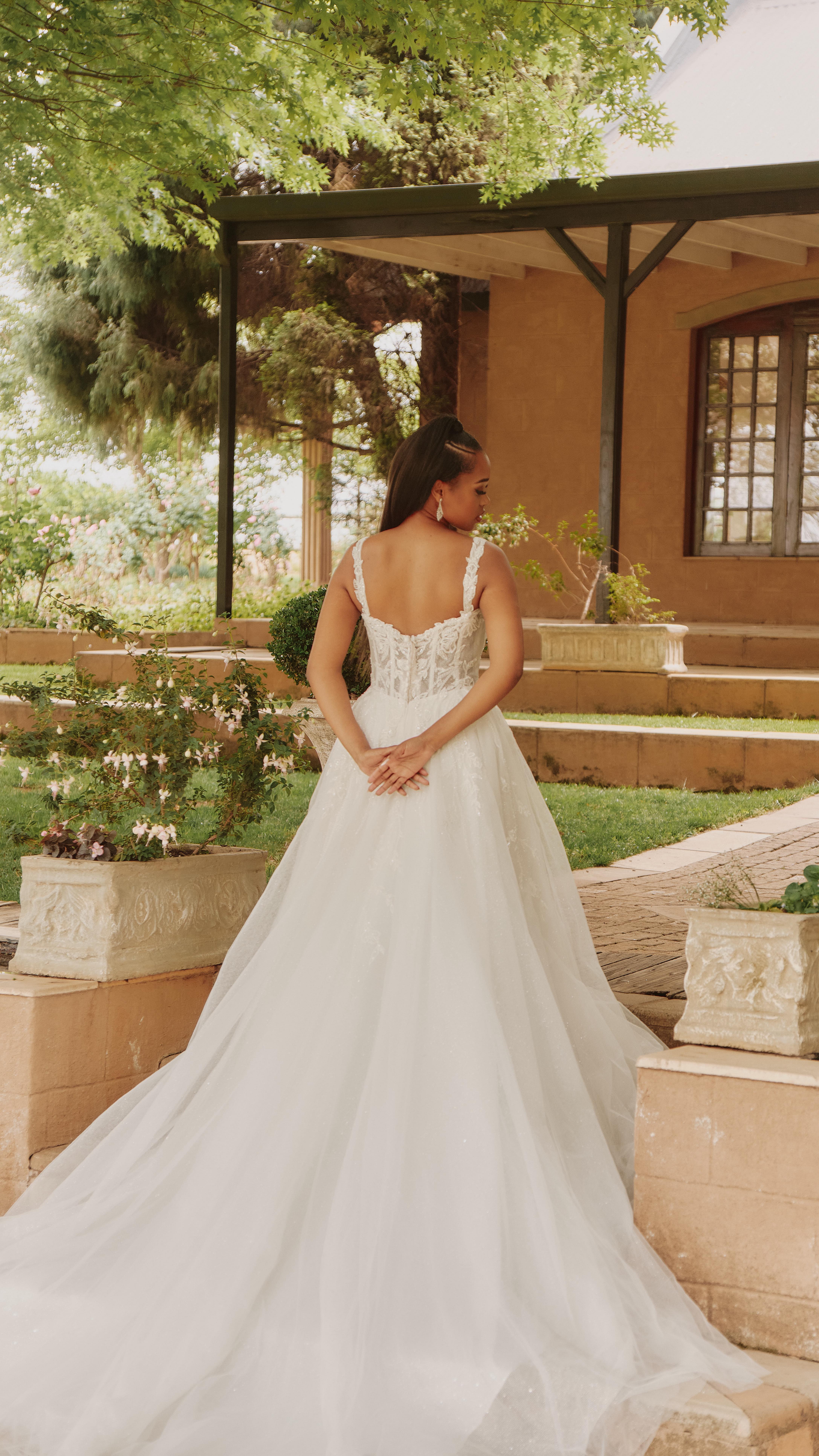 Our gift to you this December! 🎅🏼✨ Book a consultation for only R150!
#sale #christmas #2026bride #wedding #december