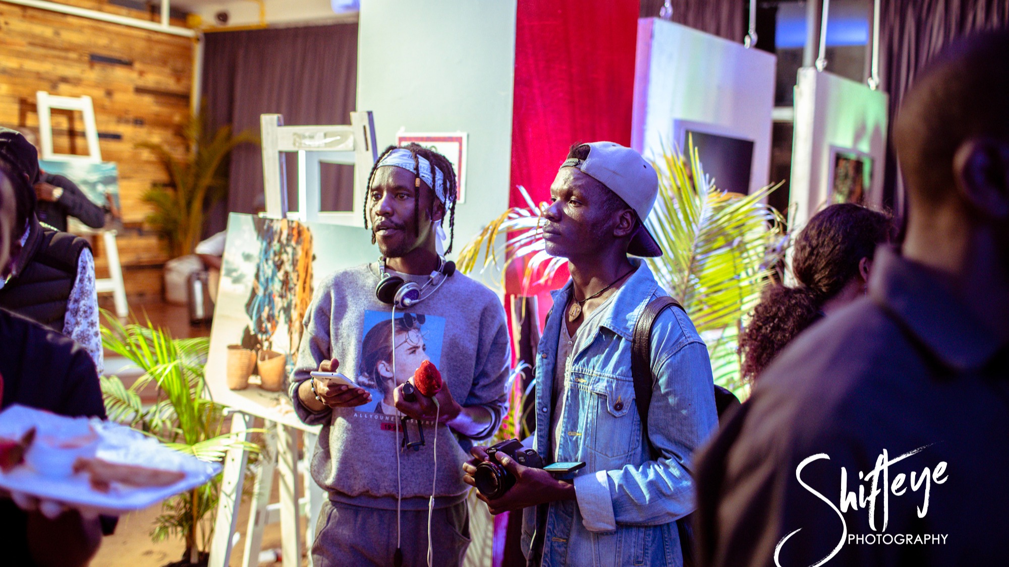 Shifteye Studios, where we guarantee immaculate vibes that have you forgetting to check your phone!
#happynewweek
#ShifteyeStudios #ShifteyePhotography #SignatureShots #KenyaCreatives #NairobiPhotography #StudioWork