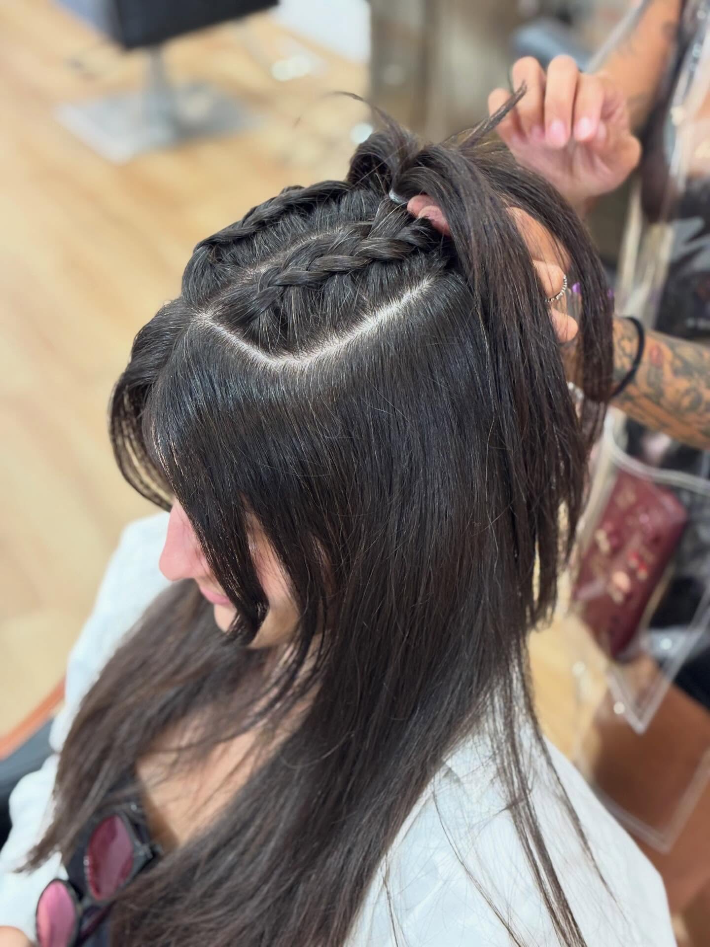 Quiet precision, beautifully done.
Let us create a look that lights up the room.
Book your holiday hair at VERB SALON by calling 416-901-0574 or tapping the link in bio.
@aveda @avedaartists
#Aveda #AvedaSalon #HolidayHairColor #AvedaColor #CleanColor #LoveThatAveda #avedainfluencers #braidsbraidsbraids #braidstyles #braidideas #braidstylesforwomen