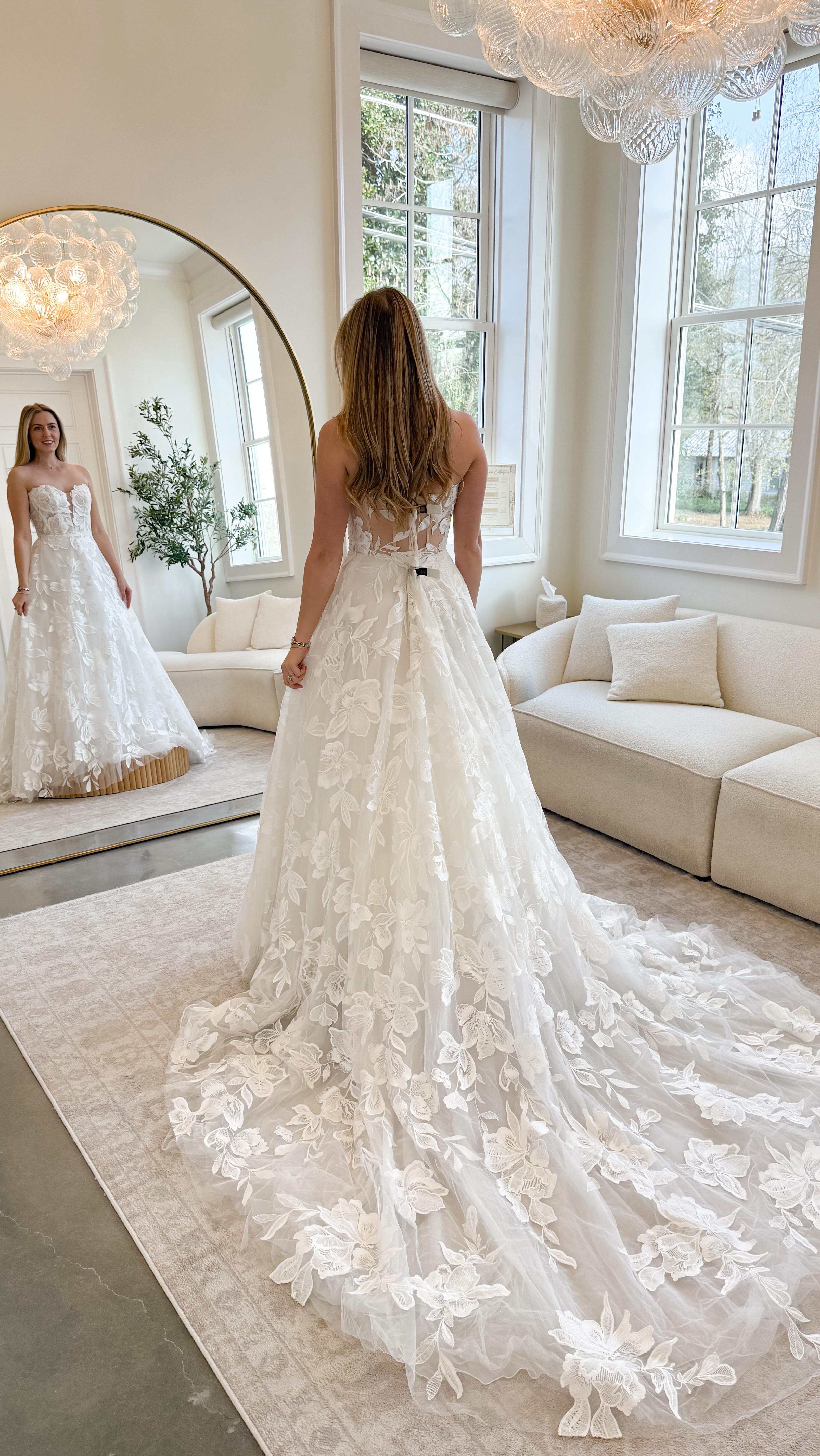 Floral but make it unforgettable ✨
Bold blooms, dreamy sleeves, and that perfect touch of whimsy… she’s the kind of gown that lives rent free in your mind. The embroidery on this one is truly something special.
Try it on at @senoiabridal and see why we can’t stop swooning.
#senoiabridal #senoiabridalco #georgiabridalshop #atlantabride #southernbride #bridalstyle #weddingdressinspo #bridetobe2025 #floralweddingdress #uniquebride #romanticbride #longsleeveweddingdress #bridetrends2025 #shoplocalbridal #thebridalexperience #sayyestothedress