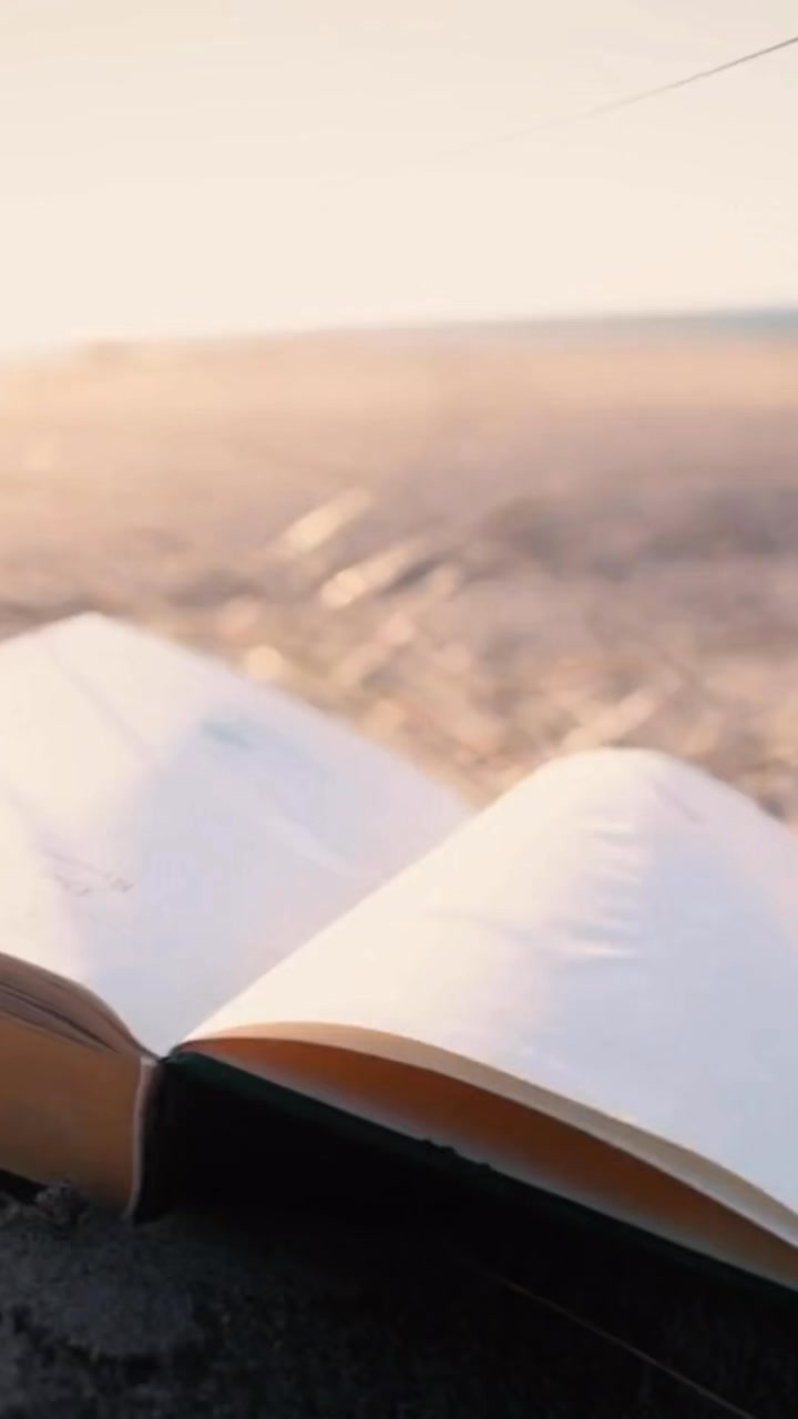 Respire… tout passe. 🌿
Ce que tu ressens aujourd’hui ne définit pas qui tu es.
Les émotions traversent, comme les saisons.
Les pensées changent.
Les douleurs s’allègent.
Les situations évoluent.
Parfois, il suffit de s’arrêter.
D’écouter.
De respirer.
Ne rien forcer.
Ne rien contrôler.
Juste laisser la vie reprendre sa place.
Même quand c’est difficile, même quand tu doutes :
Tu es en train d’avancer.
À ton rythme. Lentement peut-être.
Mais tu avances. ✨
📩 Séances – Écoute – Thérapie bienveillante
🪷 Présentiel & Visio
📍Aix-en-Provence & Saint-Cannat
⸻
#respiretoutpasse #respirer #bienetre #santementale #developpementpersonnel #laisseraller #psychopraticienne #psyAixenProvence #chargeMentale #anxiete #pause #prendreSoinDeSoi #emotions #ecoute #therapieenligne #accompagnement #bienveillance #equilibre #paixinterieure