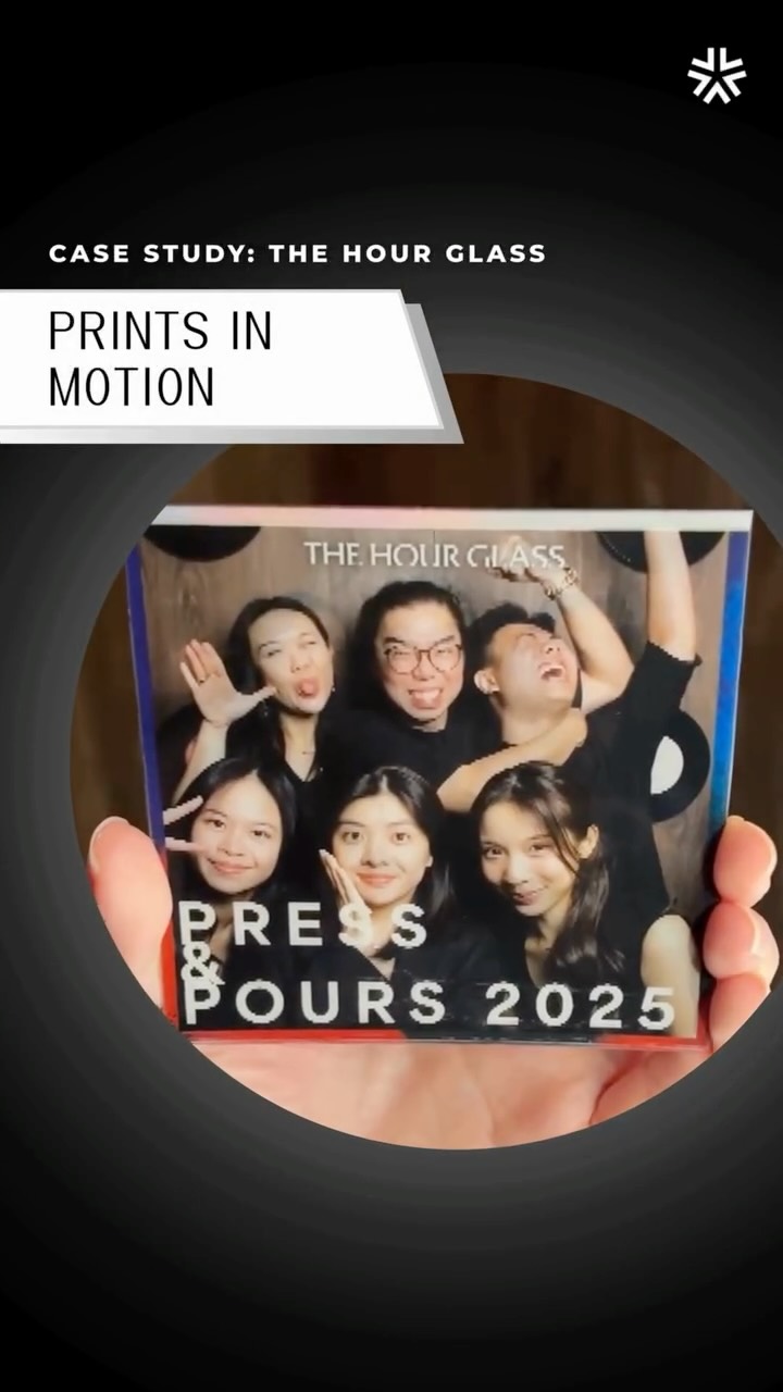 Prints that come to life ✨ The lenticular print photo booth added a little magic to the Hour Glass event.