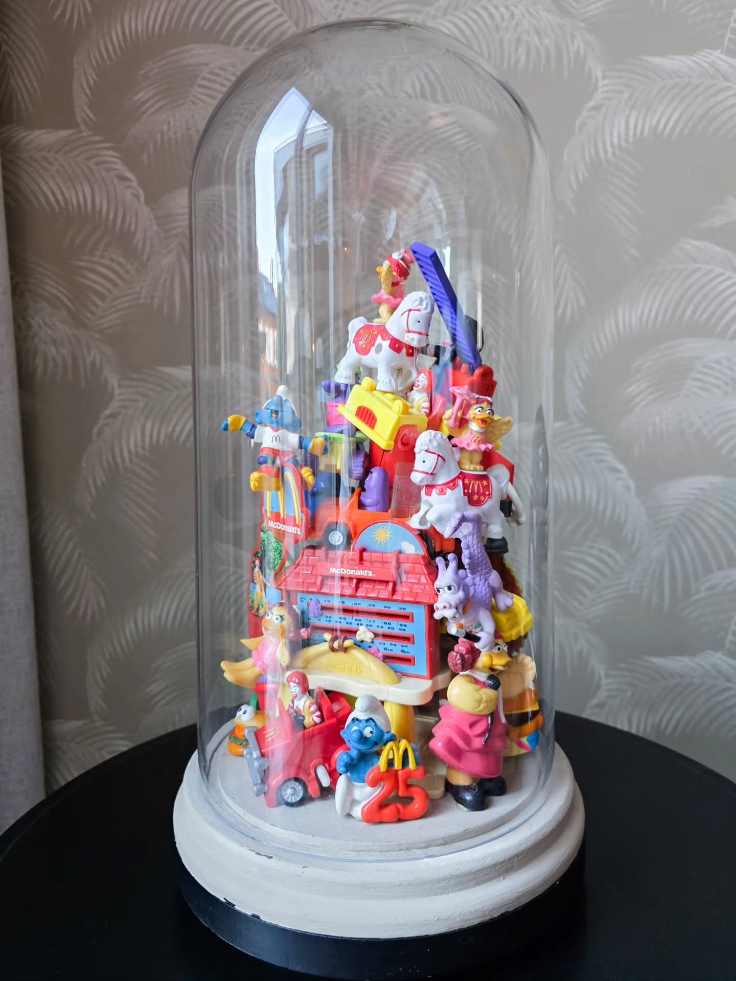 Smiley Maccie binnenkort online 🍟! Wij zijn een paar daagjes naar Avonturenboerderij Molenwaard, maar de Black Friday korting loopt gewoon lekker door 🤠🦖.
Code: BLACK voor 25% korting 🖤
#stolp #kinderkamerstyling #speelgoed #speelgoedschilderij #speelgoedkunst