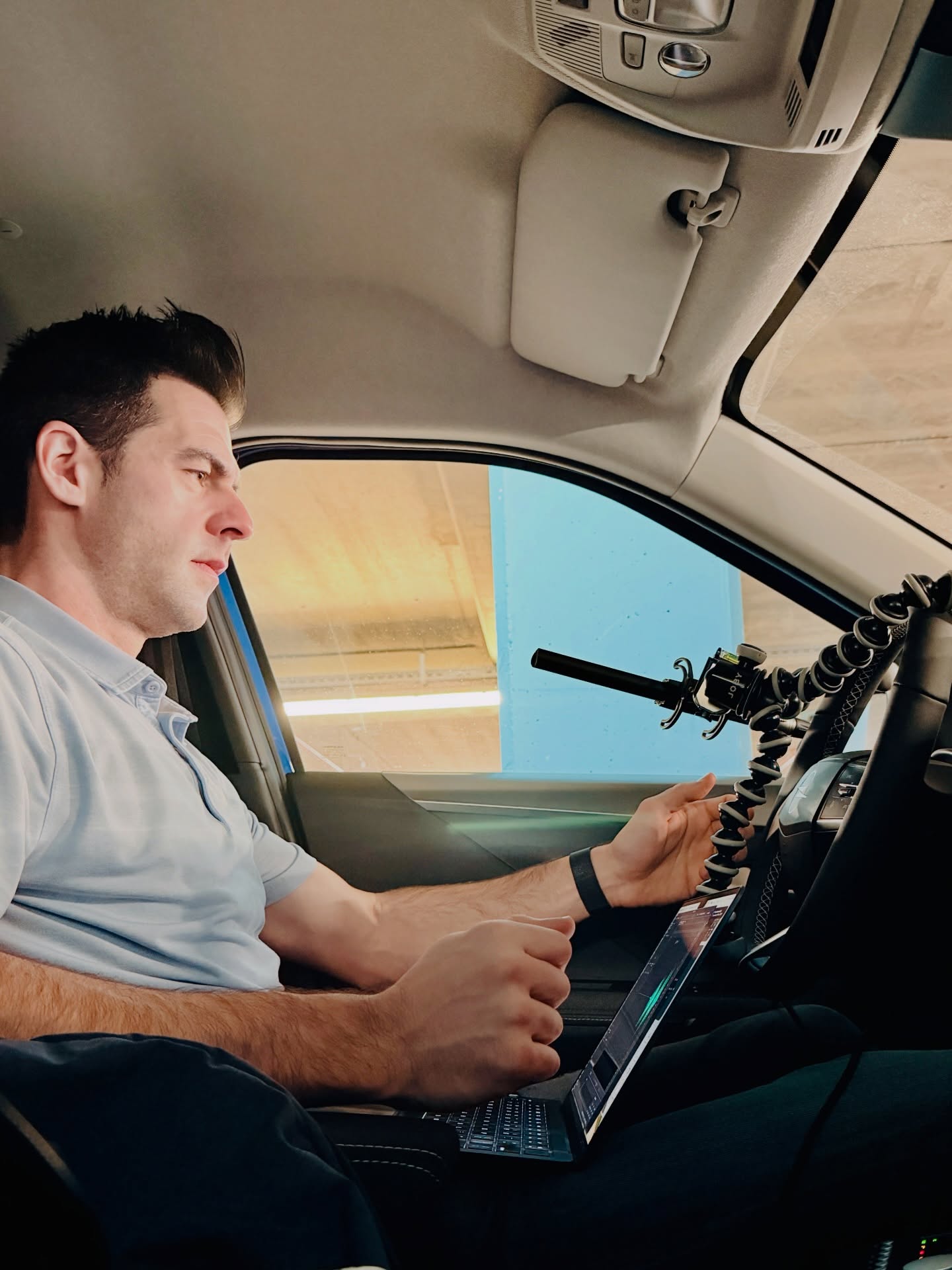 A week ago I was traveling and still needed to record for my clients. Acoustically, there is no better and easier place to do that than in a car!
I use my UA Apollo Arrow, MacBook Air and a gorilla tripod to hang my Sennheiser 416 microphone on the steering wheel.
Worked out great!
#voiceactor #homerecording #homestudio