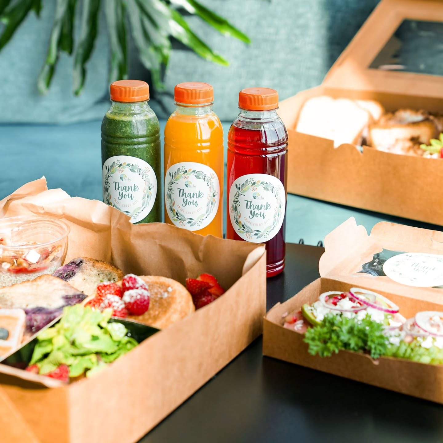 Healthy is the new festive — and your team will love it this season ✨
While classic company dinners and afterworks are great & fun, more and more teams are choosing celebrations that feel lighter, fresher and full of good energy — without leaving the office.
That’s where Bubblies comes in.
We deliver vibrant, homemade brunch-style spreads straight to your company: loaded tartines, colourful bowls, fresh juices, mini sweets… Food that energises, connects people and makes the whole team feel genuinely good. 😍
Perfect for morning kick-offs, creative meetings, festive gatherings or even a healthy after-work without going out.
Veggie & vegan-friendly, freshly made and fully customisable.
✨ And for teams who prefer to leave the office…
We can host your Festive Breakfast directly at Bubblies Cloche d’Or or Brasserie des Arquebusiers by Bubblies Belair @bubbliescourts — cosy, colourful, and perfect for starting the day together in a different setting.
➡️ DM us or email contact@bubblies.lu for a personalised offer adapted to your needs.
#bubbliesluxembourg #brunchluxembourg #cateringluxembourg #officecatering #festivebreakfast #healthybrunch #teamgathering #luxembourgoffice