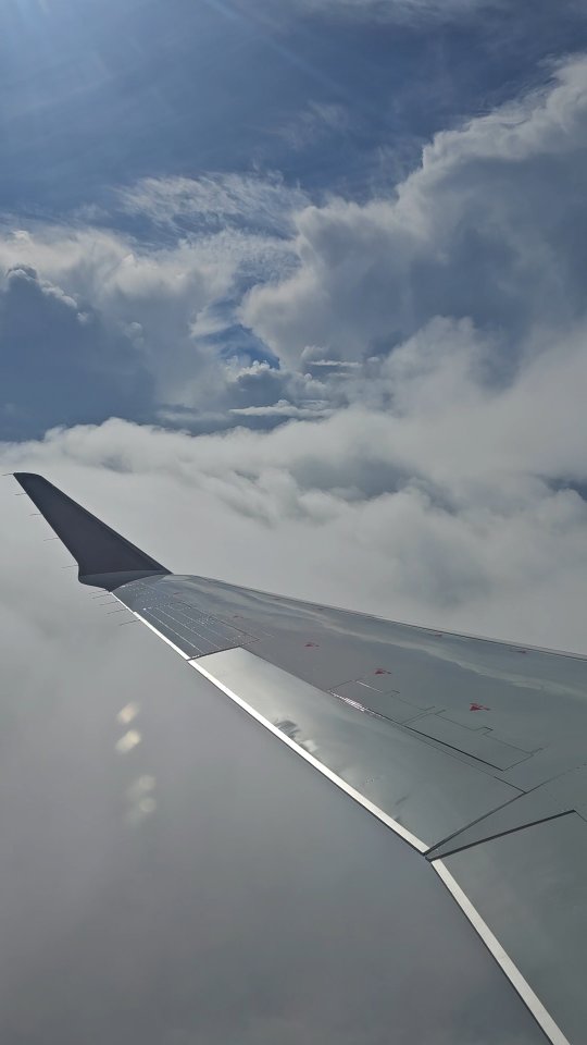 Climbing out of rainy Minneapolis, the sky was absolutely breathtaking.
.
🏷 #wingview #windowseat #flyingview #skyscape #crj900 #cloudsurfing #flight #airtravel #avgeek #jetsetter