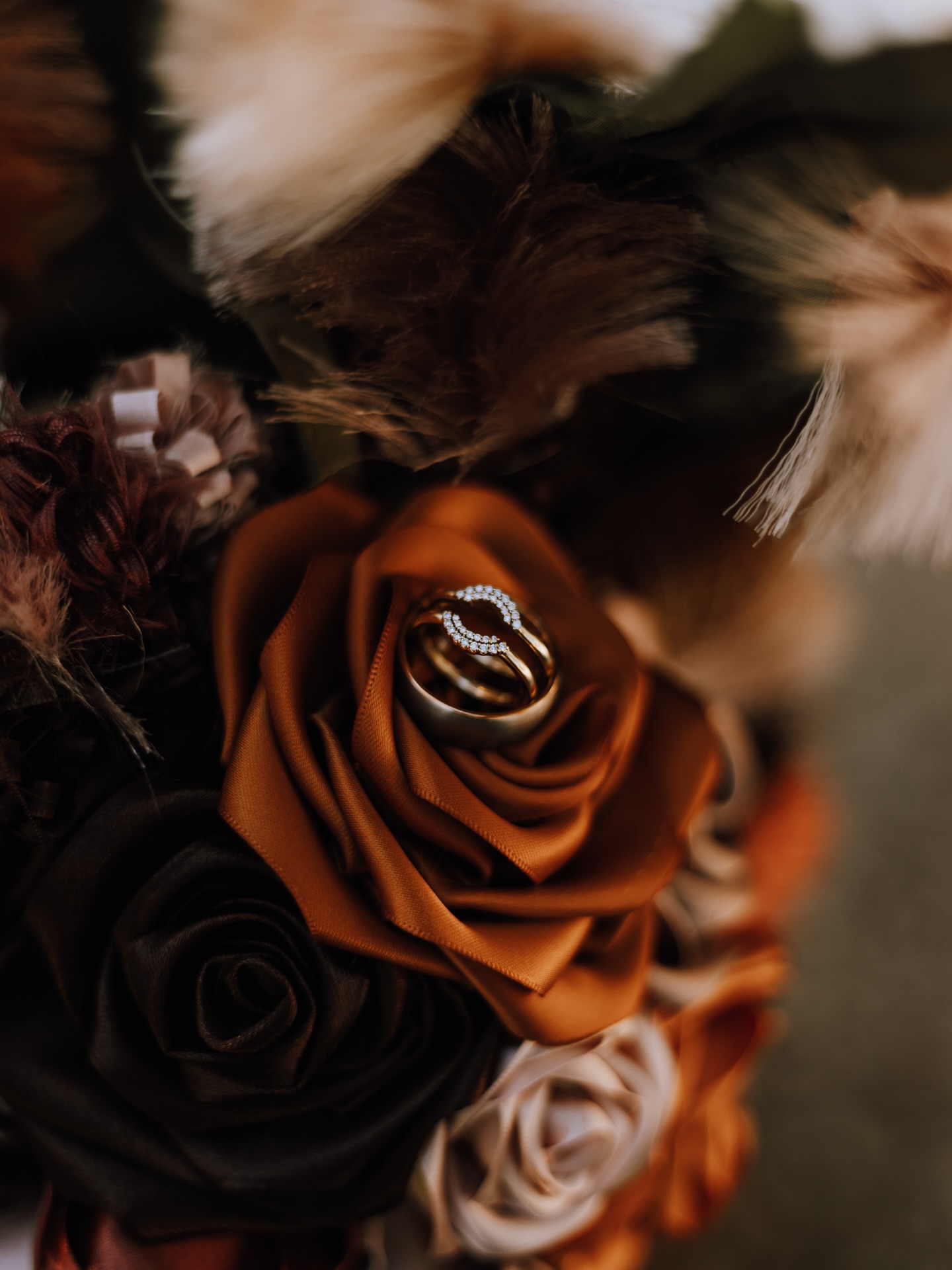 Caught these rings being sooo dramatic… in the absolute best way 😉
⠀⠀⠀⠀⠀⠀⠀⠀⠀⠀⠀⠀
Well, we’re in December.
What.?
⠀⠀⠀⠀⠀⠀⠀⠀⠀⠀⠀⠀
This year has been filled with the sweetest ‘I do’s, the kindest couples, and so many moments that remind me why I love what I do. I’m endlessly grateful for every wedding I had the honor of photographing.
⠀⠀⠀⠀⠀⠀⠀⠀⠀⠀⠀⠀
And if you’re planning to tie the knot in 2026, my wedding books are open! I’m fully prepared to document all your beautifully dramatic and loving moments too 📷🫶🏼
⠀⠀⠀⠀⠀⠀⠀⠀⠀⠀⠀⠀
——
⠀⠀⠀⠀⠀⠀⠀⠀⠀⠀⠀⠀
#kaylaoverrightphoto #newmexicoweddingphotographer
⠀⠀⠀⠀⠀⠀⠀⠀⠀⠀⠀⠀
Kayla Overright Photography | New Mexico wedding and family photographer serving Farmington, Aztec, Albuquerque, Durango CO, and beyond.