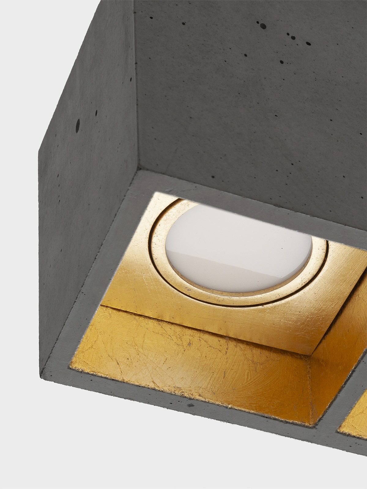 Uued Gantlights betoonist B7² & B7³ Spotid — kui vorm ja valgus sulanduvad üheks.
Selged jooned, kompromissitu valguskvaliteet ja muljetavaldav eredus.
Minimalistlik disain, mis toob ruumi sügavuse, kontrasti ja ajatu puhtuse.