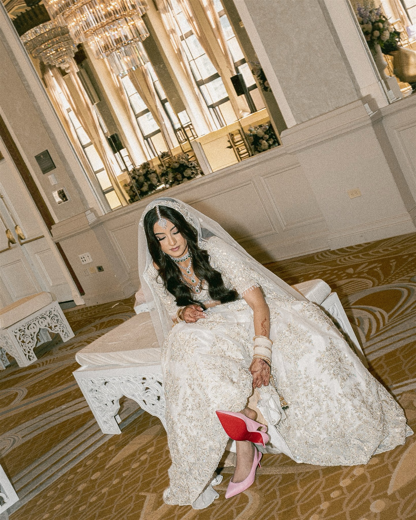 A moment ❤️
Photography & Cinematography: @sollisstudio
For: @thingsdivdoes & @gurarjuntoor
@fairmontroyalyork
@leenaheravi
@bijievents
