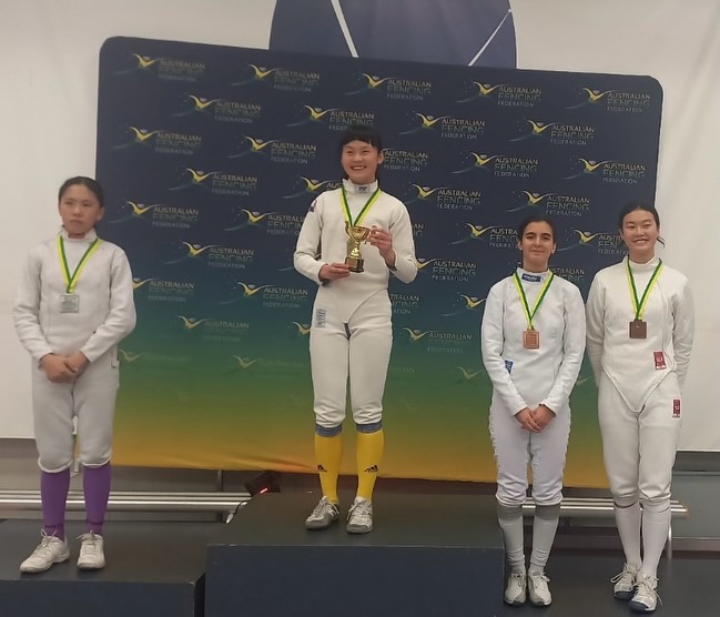 Congratulations to our VRI fencers on the podium at the Australian Youth Circuit #3 in Melbourne today
Girls epee individual
Bronze -Dana Belinsky
Girls epee team
Gold -Dana Belinsky
Well done Dana !
#fencingmelbourne #fencingnearme #swordplay #learntofence #fencingrichmond3121 #adultbeginnerfencing #fencingsport #olympicfencing #fencingclub #fencingclubnearme #fencingclubrichmond #vrifencing #fencingvictoria #melbournefencingclub #adultfencing #epeefencing #fencingaustralia #richmond3121 #richmond#juniorfencing #beginnerfencing