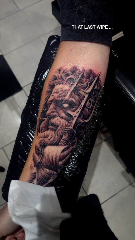 POSEIDON
That last wipe that feels like pure sandpaper!
Loved how this one come out the other day!
📍Bury St Edmunds, Suffolk
#tattoo #tattooartist #tattoostudio #freshink #tattooreel #explore #freshtattoo #poseidon #greekgod #greekmythology