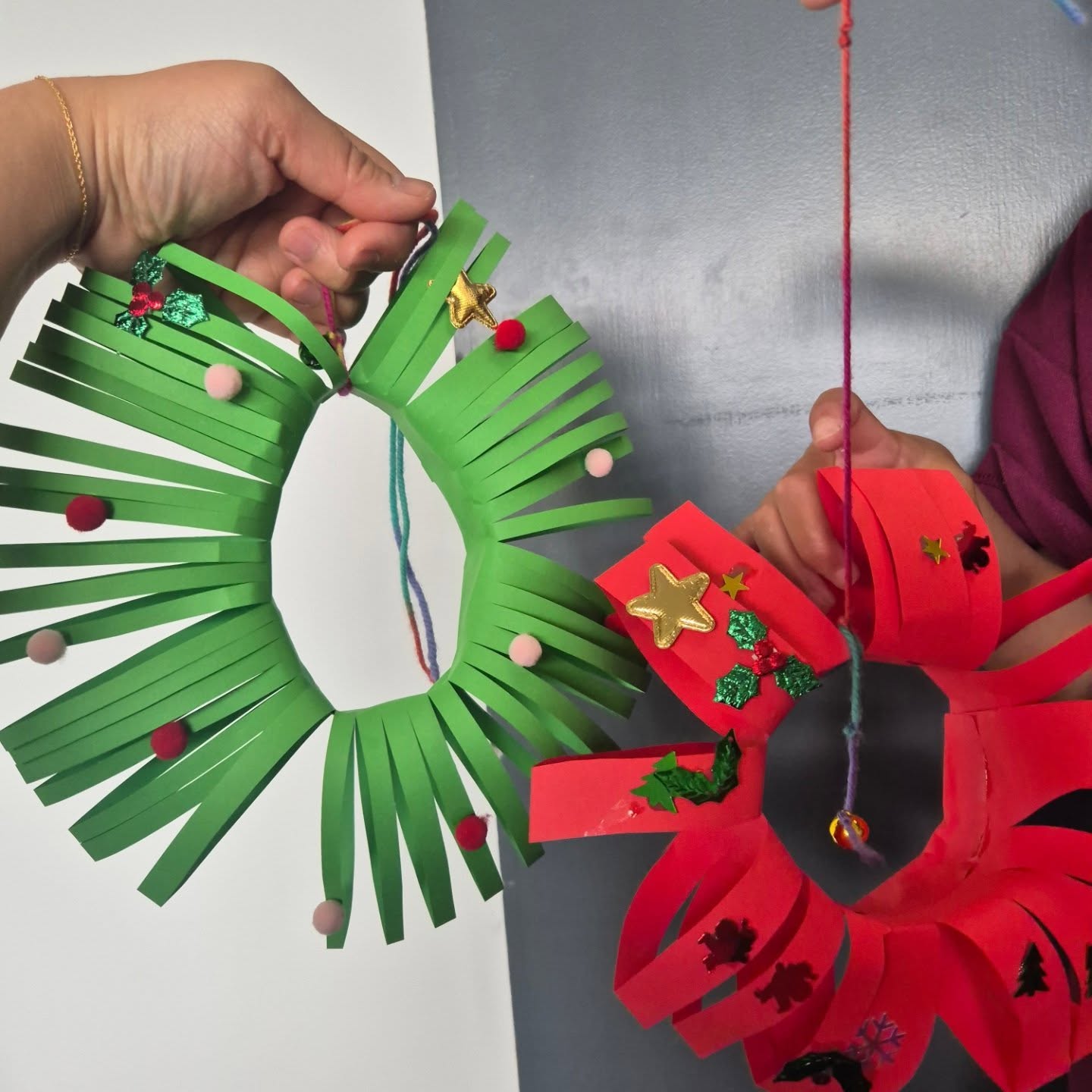 We spent some time creating a Christmas wreath with an 8 year old client, and this simple craft carried so much meaning beyond the art paper.
Christmas traditions help children understand the world around them. Activities like making wreaths or preparing decorations build a sense of belonging, connection and family identity. These moments support a child’s understanding of culture, spirituality and what it means to be part of a community.
While making the wreath, the child also practised key cognitive and executive functioning skills such as planning, sequencing, organising and problem solving. At this age children are still learning about emotions, social expectations and the meaning behind celebrations. Experiences like this help them develop metacognition and make sense of their thoughts and feelings.
A beautiful blend of creativity, culture and developmental growth during a special time of year.
#OccupationalTherapy #PaediatricOT #ChildDevelopment #ExecutiveFunctioning #CognitiveSkills #FineMotorSkills #EmotionalDevelopment #IdentityAndBelonging #ChristmasActivities #ChristmasCrafts #therapeakperformance #melbourneOT