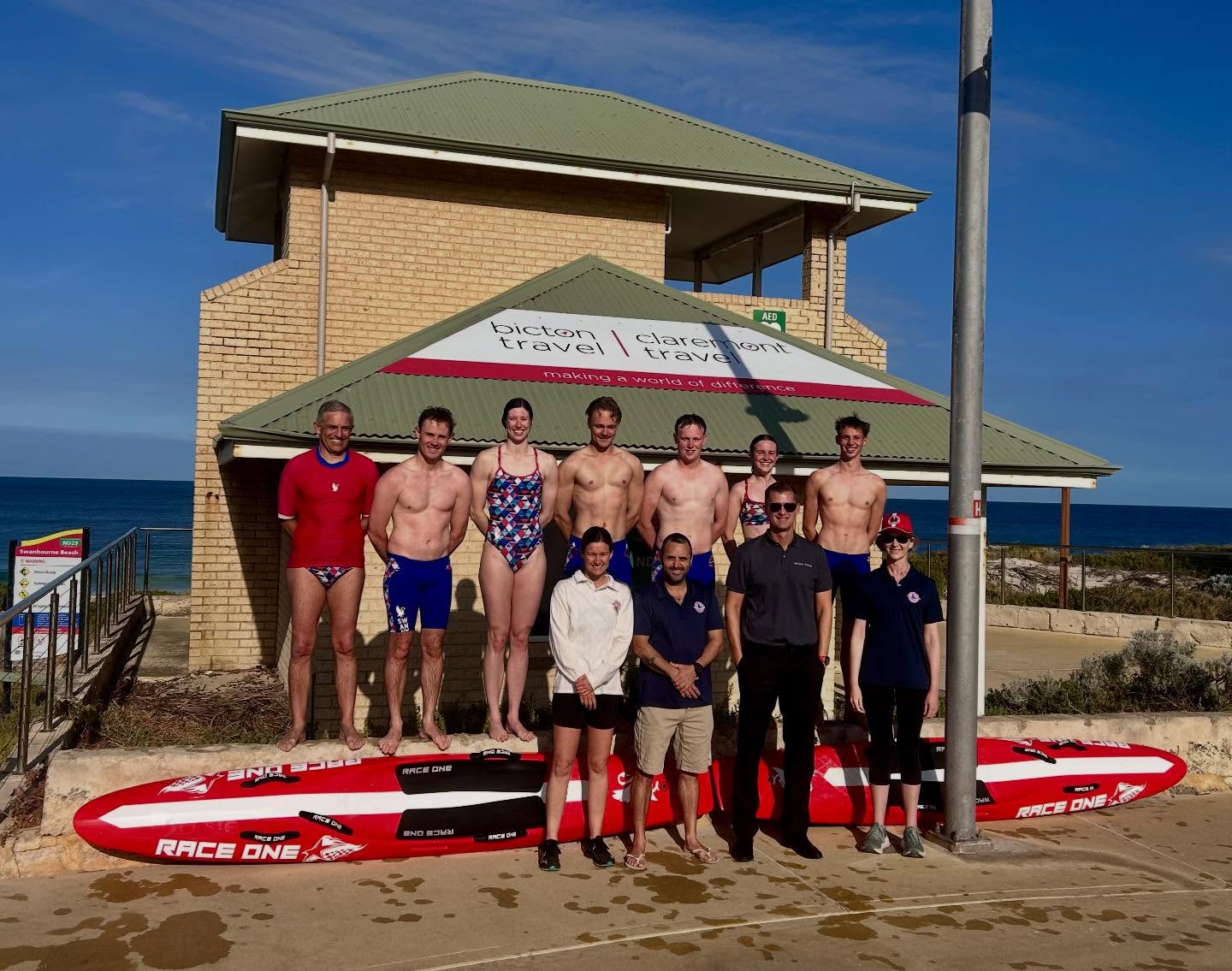 The sun was shining brightly at Swanny this morning - evident from the squinting photo below☀️
Introducing Phil (the only sensible one with sunnies), the Director of @bictonclaremonttravel our platinum sponsor, who came down for a quick pic with the Boards training crew in front of the new signage.
Welcome to the Swanny family Phil and team!