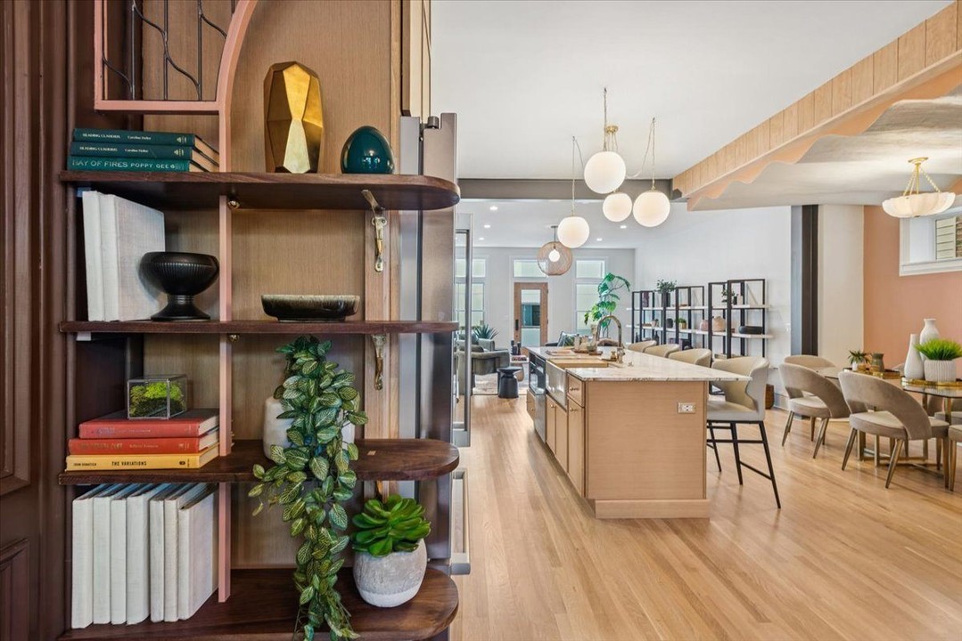 Another look at this one-of-a-kind home! It's all in the #details ✨ How gorgeous are the finishing touches in this space? We took inspiration from the curved details to select our furniture silhouettes, we leaned in on the warm + moody color palette, and finally added pops of greenery for life + contrast. #unique #custom #chicago #chicagorealestate #havenhomestager #chicagohomestaging #stagingworks #stagingsells #staging #homestaging